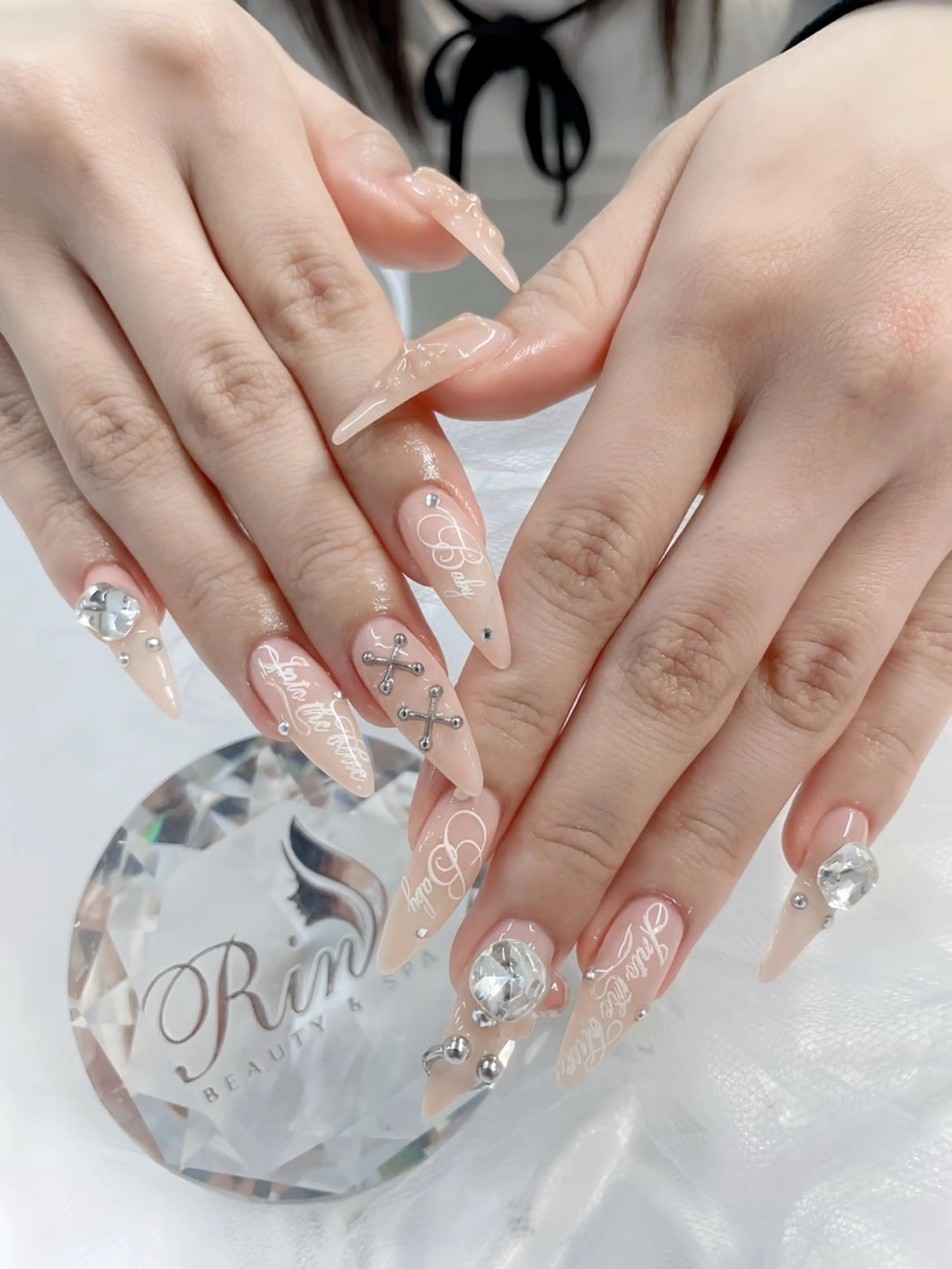 ネイル アートネイル チークネイル ジェルネイル ロングネイル マグネットネイル ハンドネイル Rin Nail 新大久保店のネイルデザイン