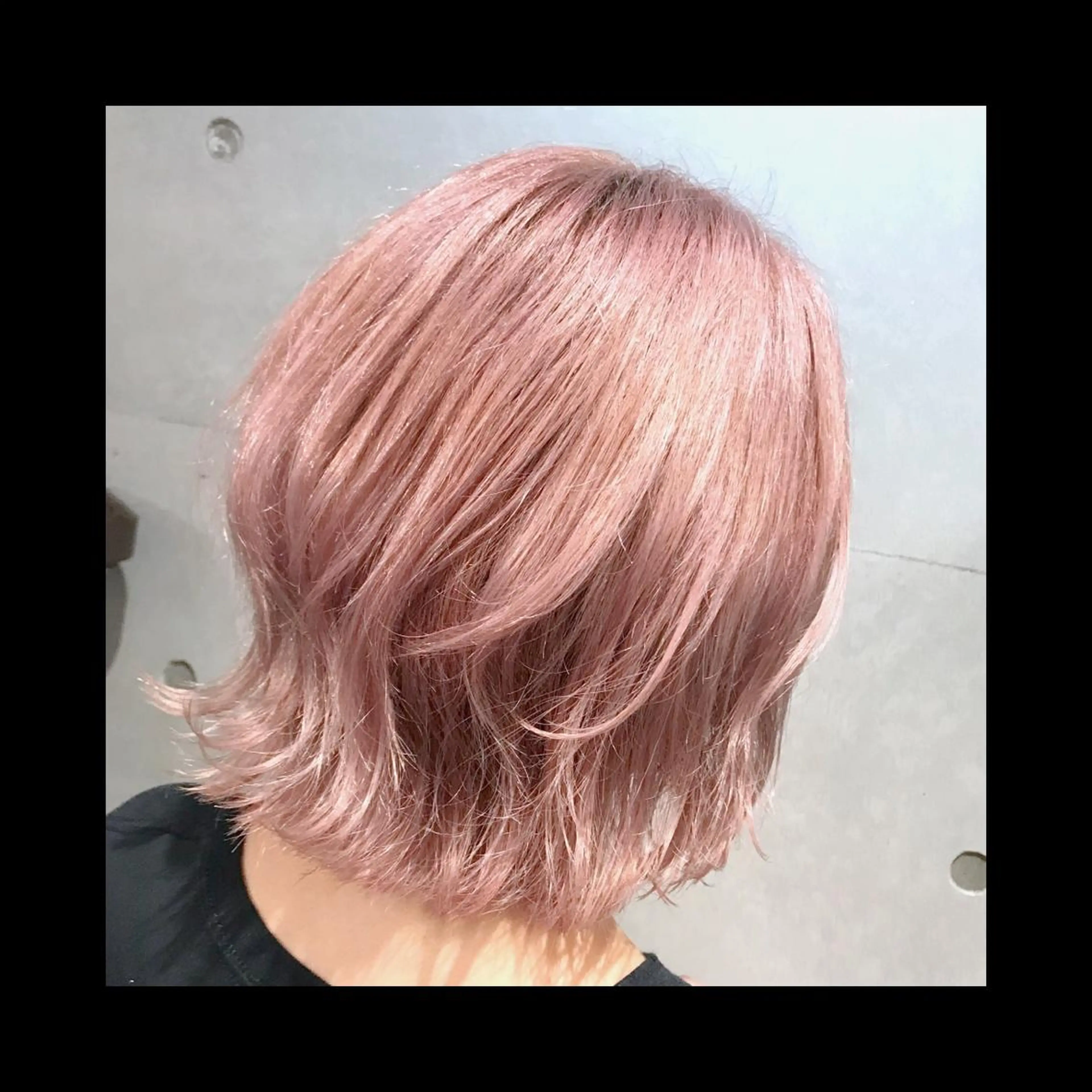 ミディアム ヘアカラー 及川シゲル 髪質改善講師のヘアスタイル