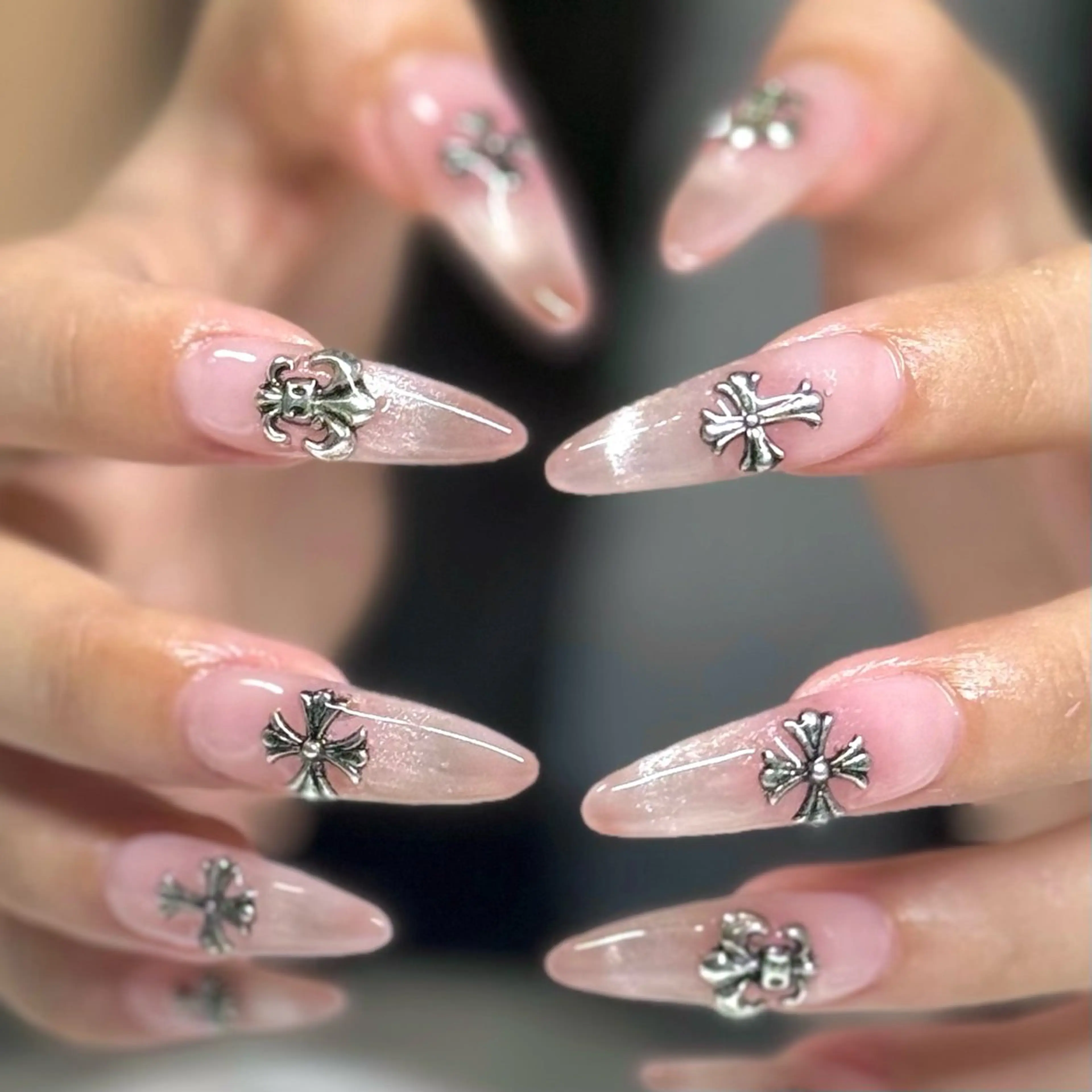 ネイル チークネイル ロングネイル マグネットネイル スーパーロングネイル ワンホンネイル ハンドネイル ルシイ🎀新宿長さ 出しパーツ専門店のネイルデザイン