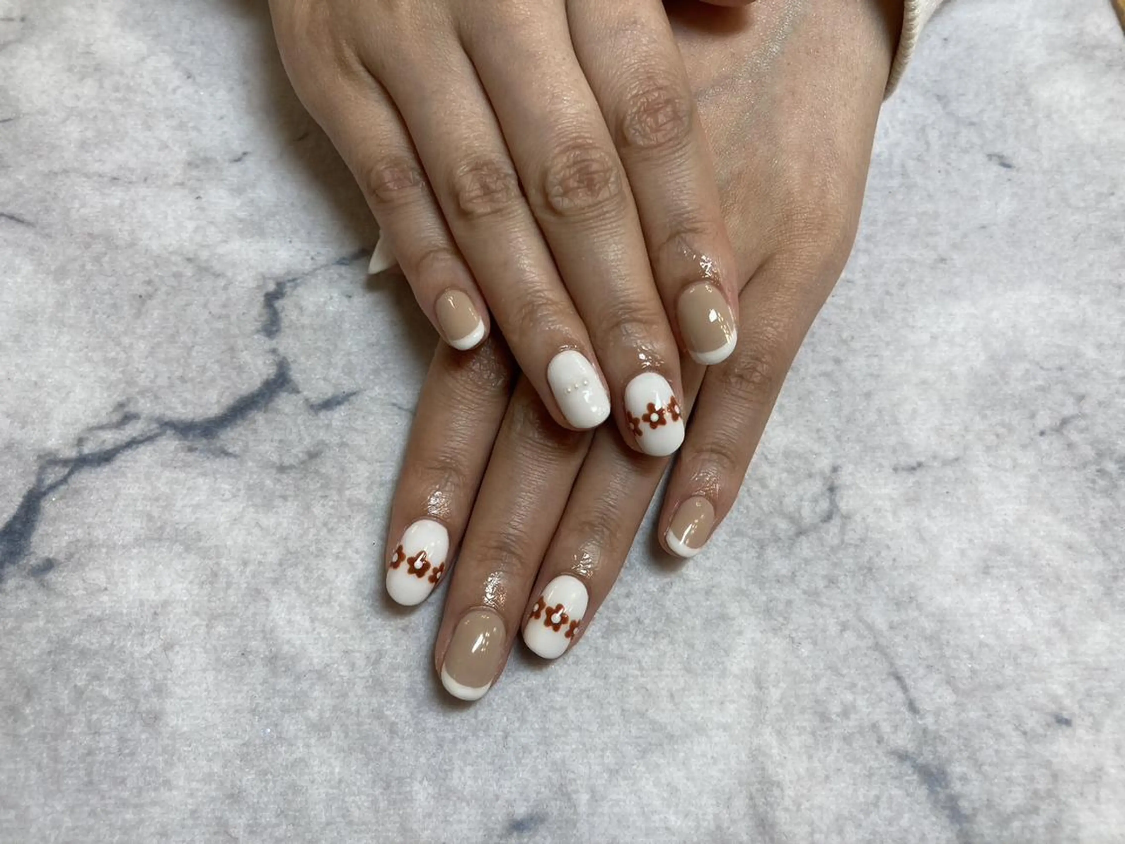 ネイル ネイルリボン 受付スタッフのネイルデザイン