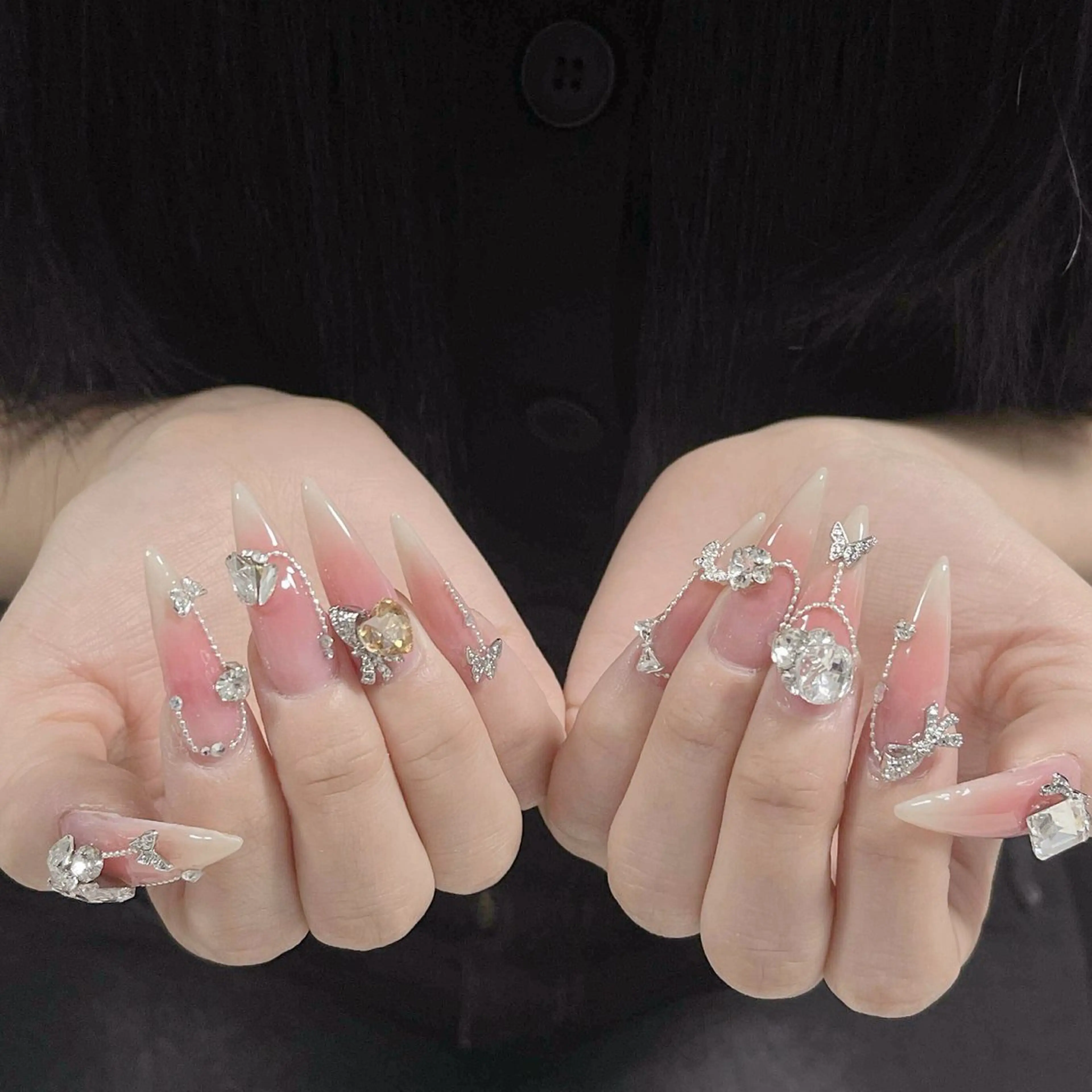 ネイル チークネイル フレンチネイル ガラスフレンチ グラデーション キラキラネイル ハンドネイル LilyLala Nailsalonのネイルデザイン