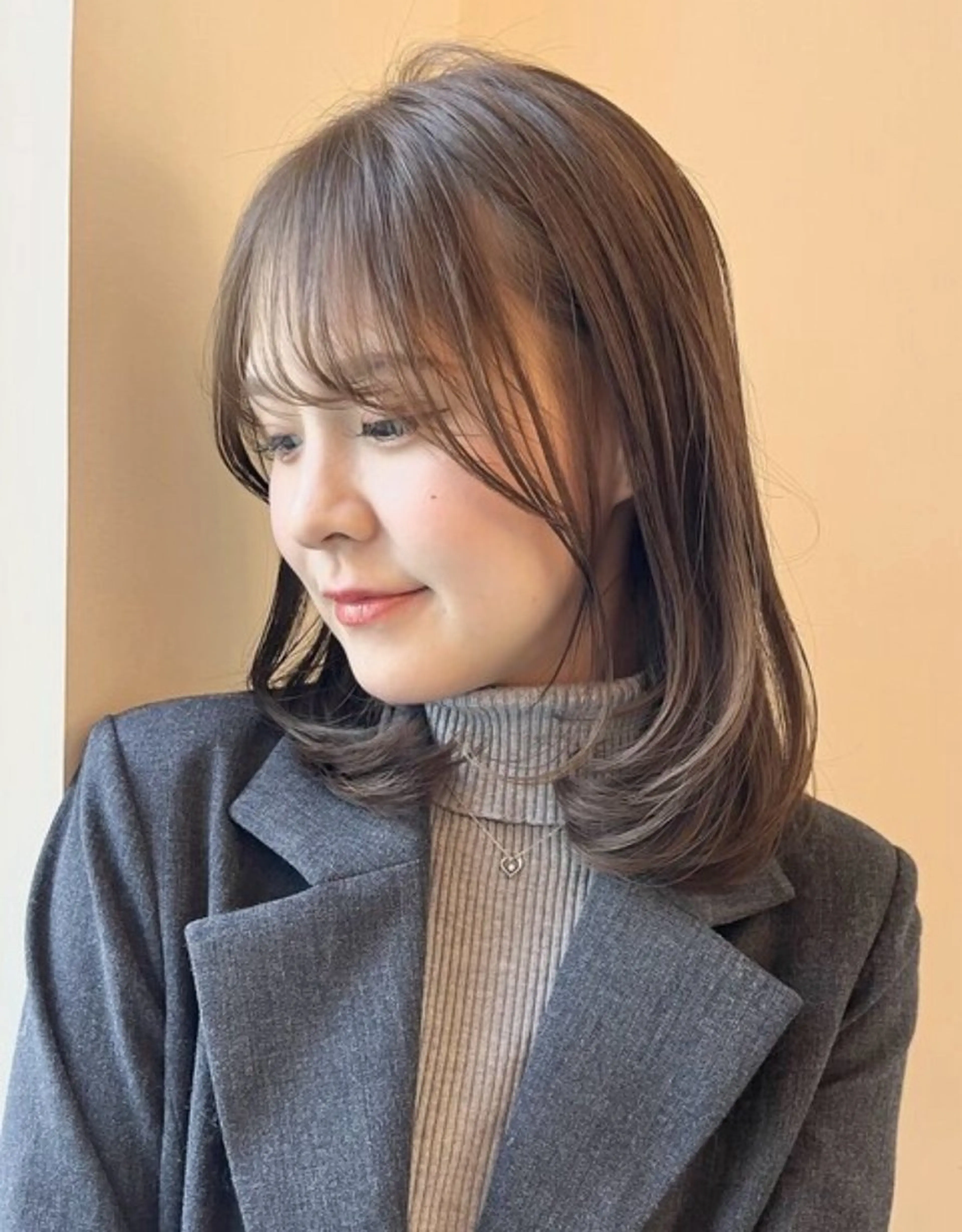 セミロング カット 縮毛矯正 福岡美容師 透明感カラーのヘアスタイル