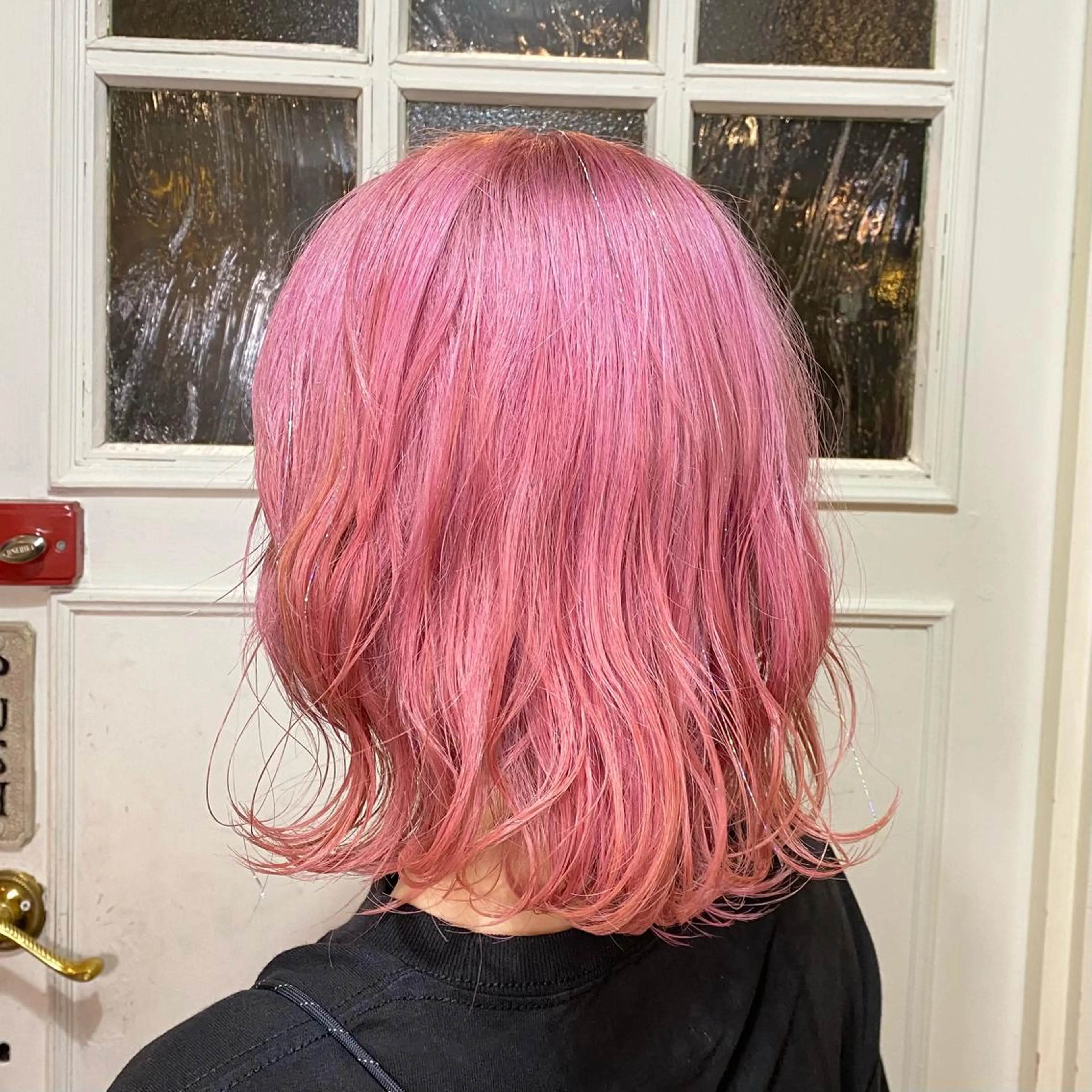 ショート カラー ブリーチ ピンクカラー トリートメント カット ヘアカラー トリートメント ヘッドスパ BRITS 渡辺 菜々子のヘアスタイル