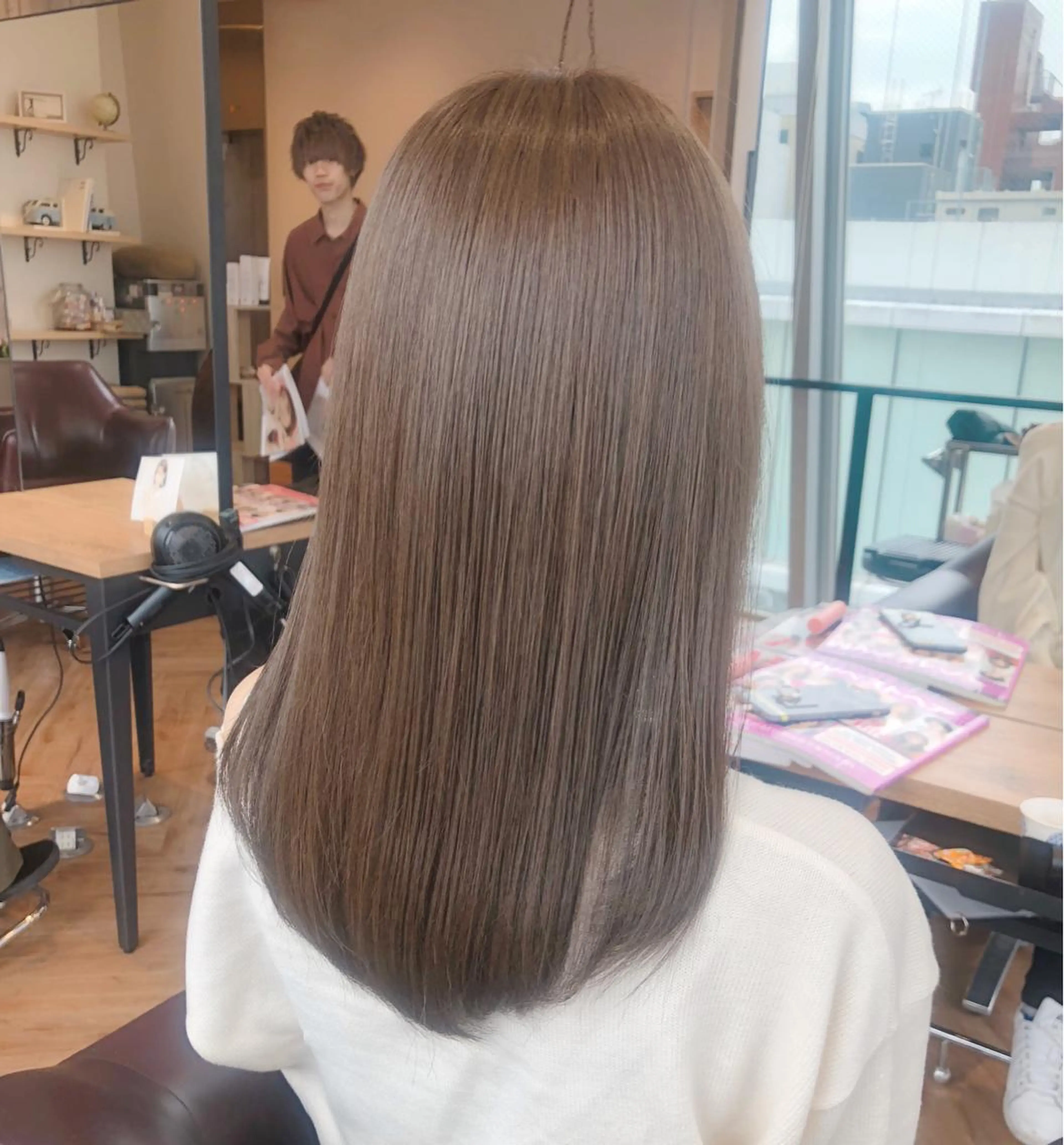 セミロング カラー 韓国ヘア顔周りカット 艶髪ベージュtamaのヘアスタイル