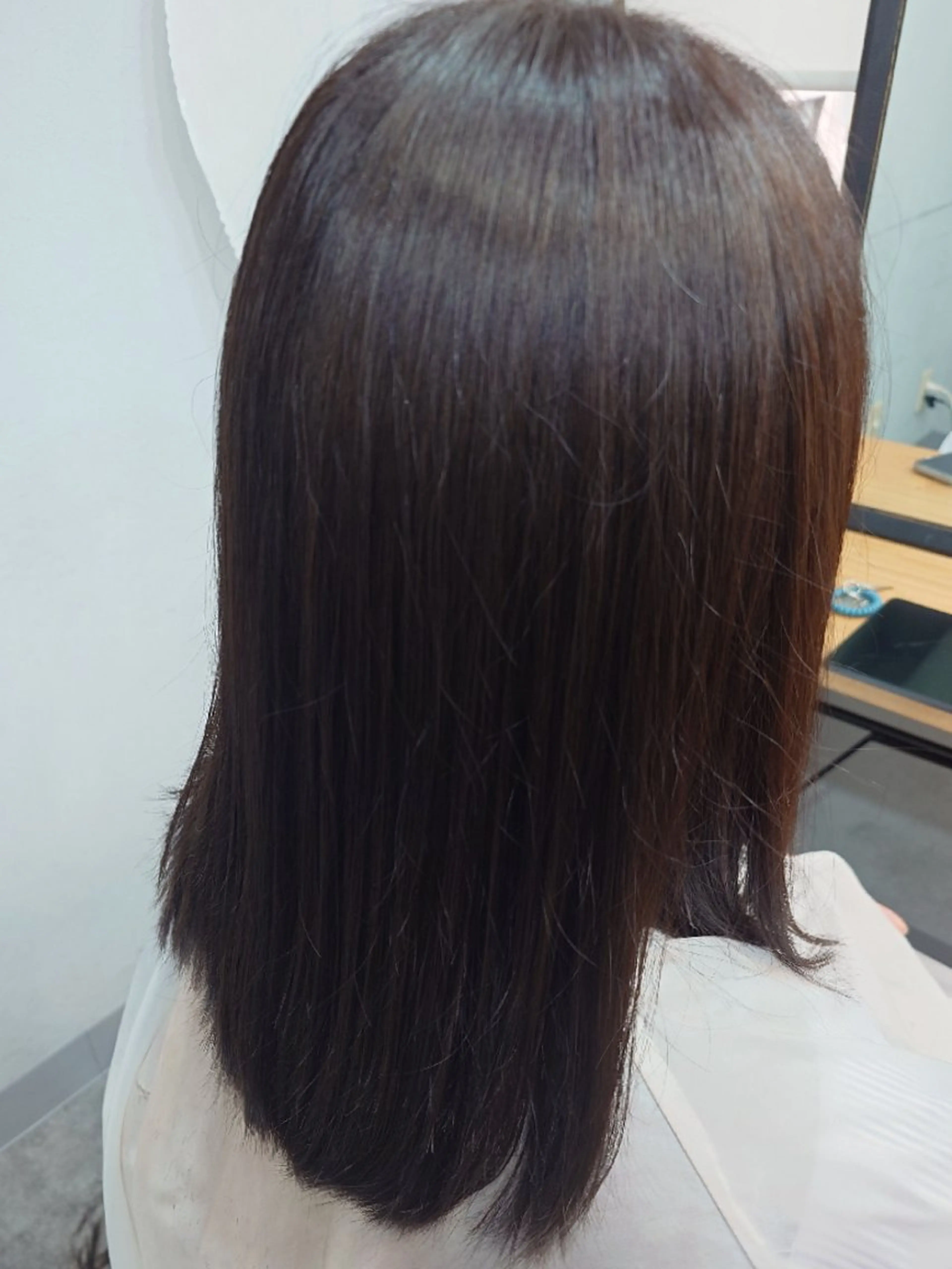 ミディアム アッシュ カット 縮毛矯正 トリートメント 髪質改善・絹髪縮毛 矯正・TSUDAのヘアスタイル