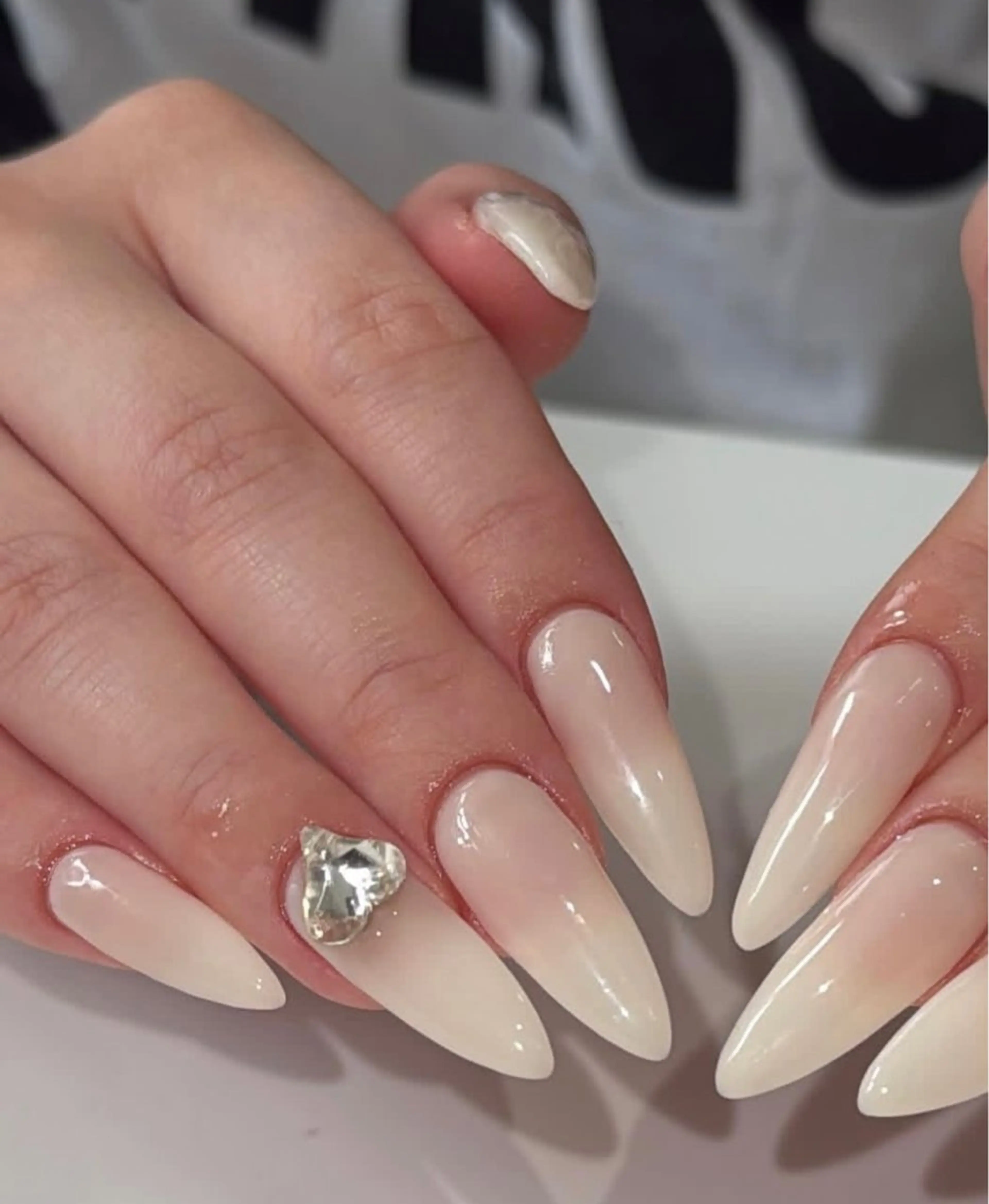 ネイル アートネイル ジェルネイル ストーンネイル ネイルチップ NiJi Nailsのネイルデザイン