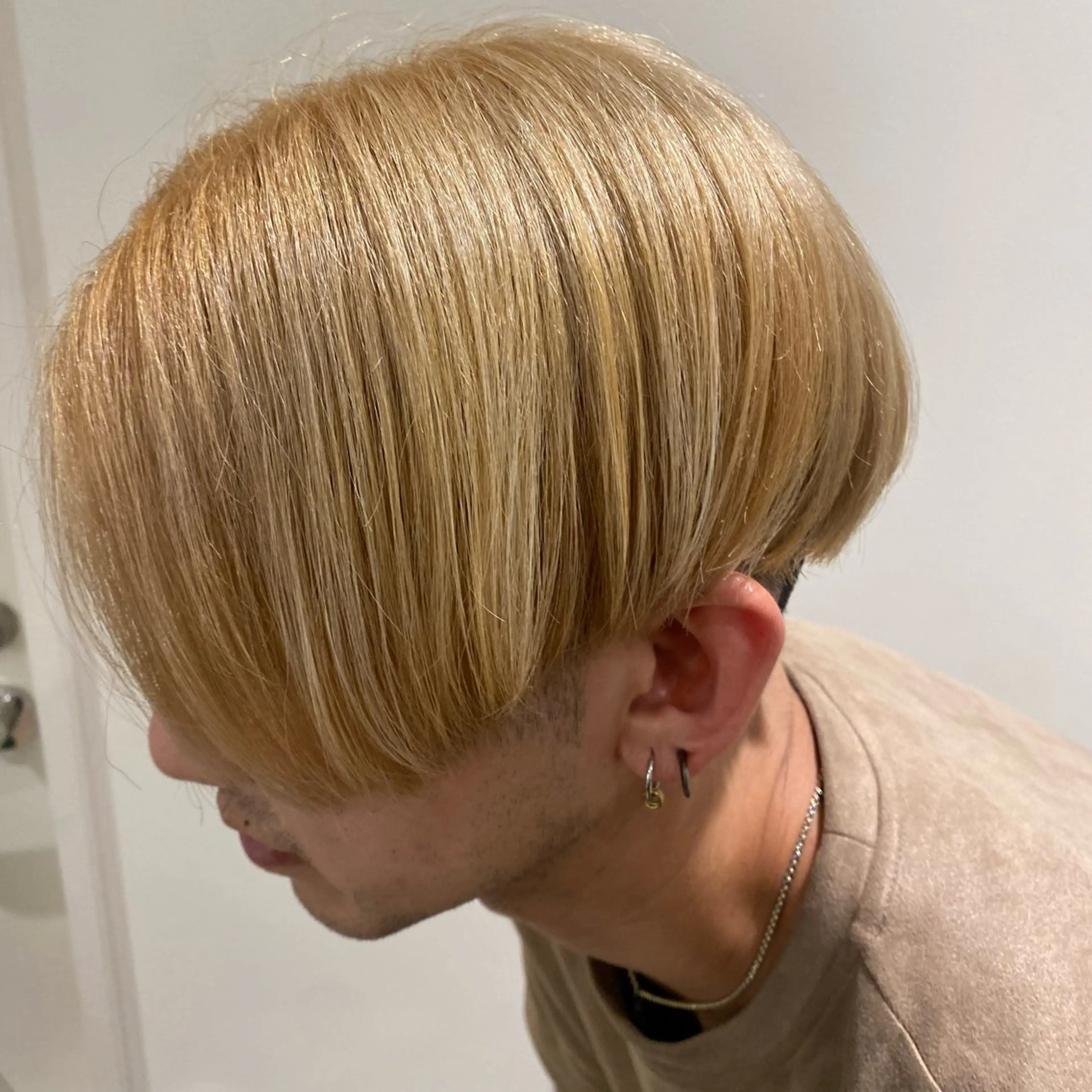 ショート カラー メンズ センターパート メンズハイトーン ハイトーンカラー カット ヘアカラー マツモト カラー/ショートボブのヘアスタイル