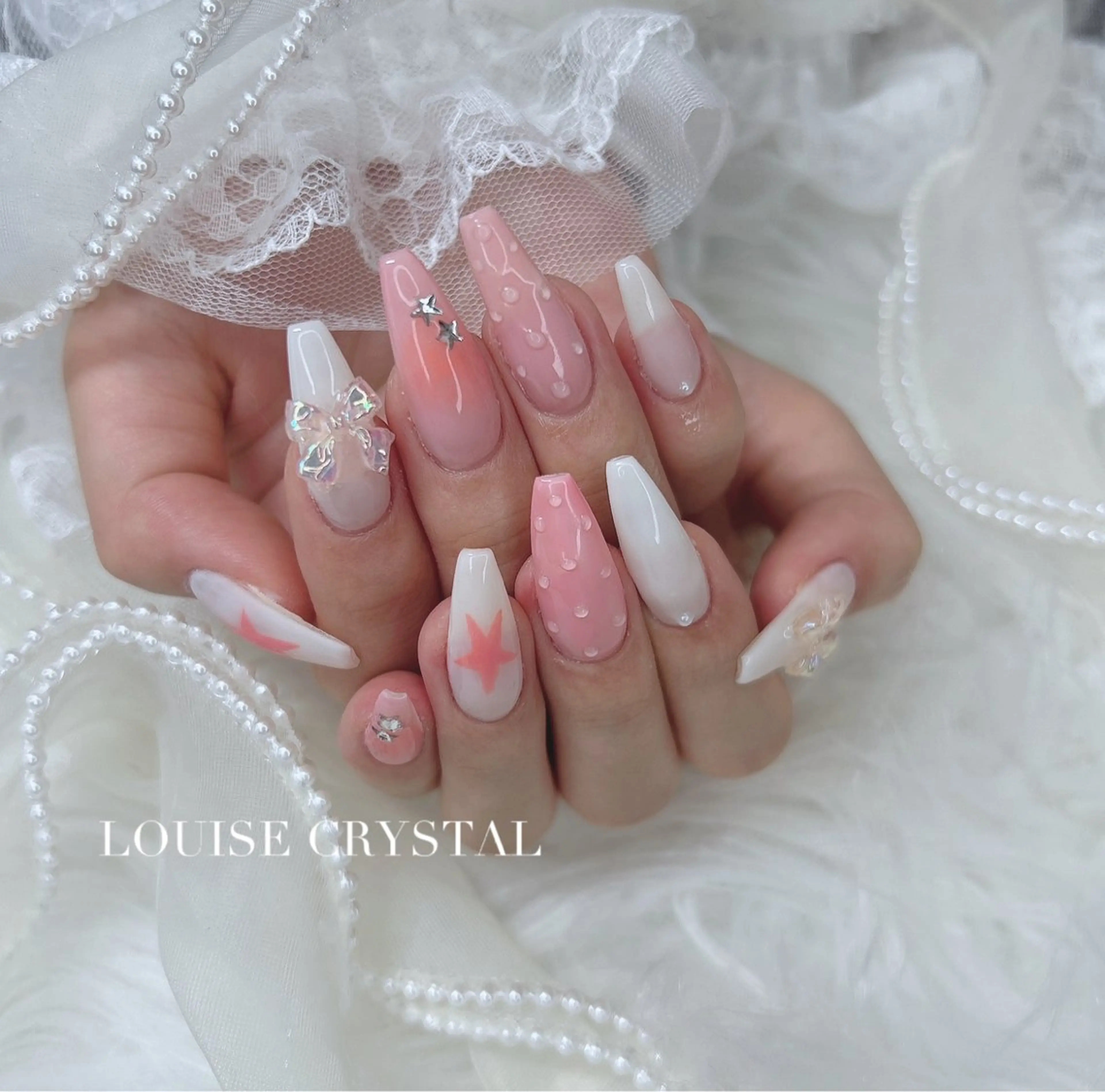 ネイル ハンドネイル LOUISE CRYSTALのネイルデザイン