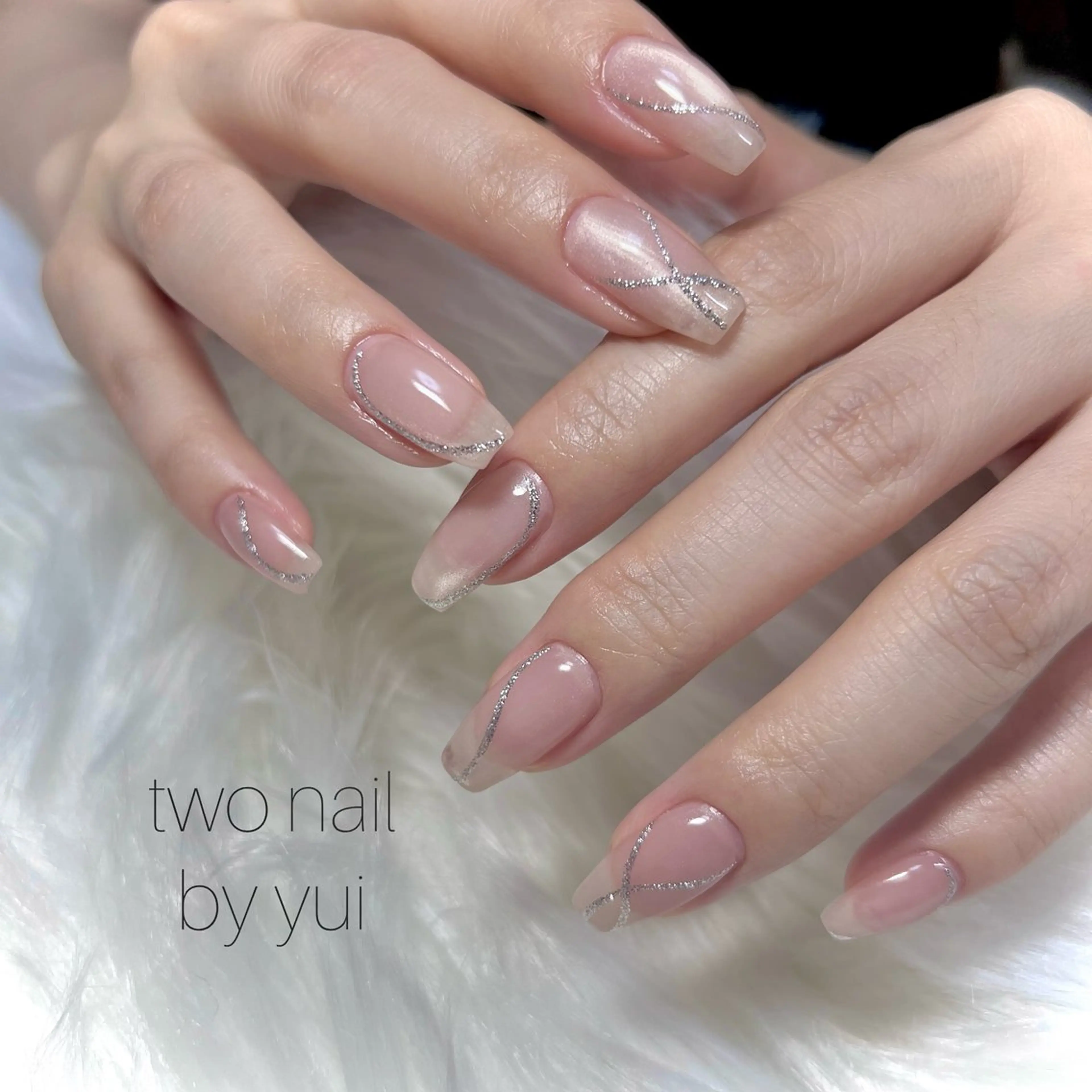 ネイル キラキラネイル マグネットネイル ネイルチップ ホワイト ハンドネイル two nailのネイルデザイン