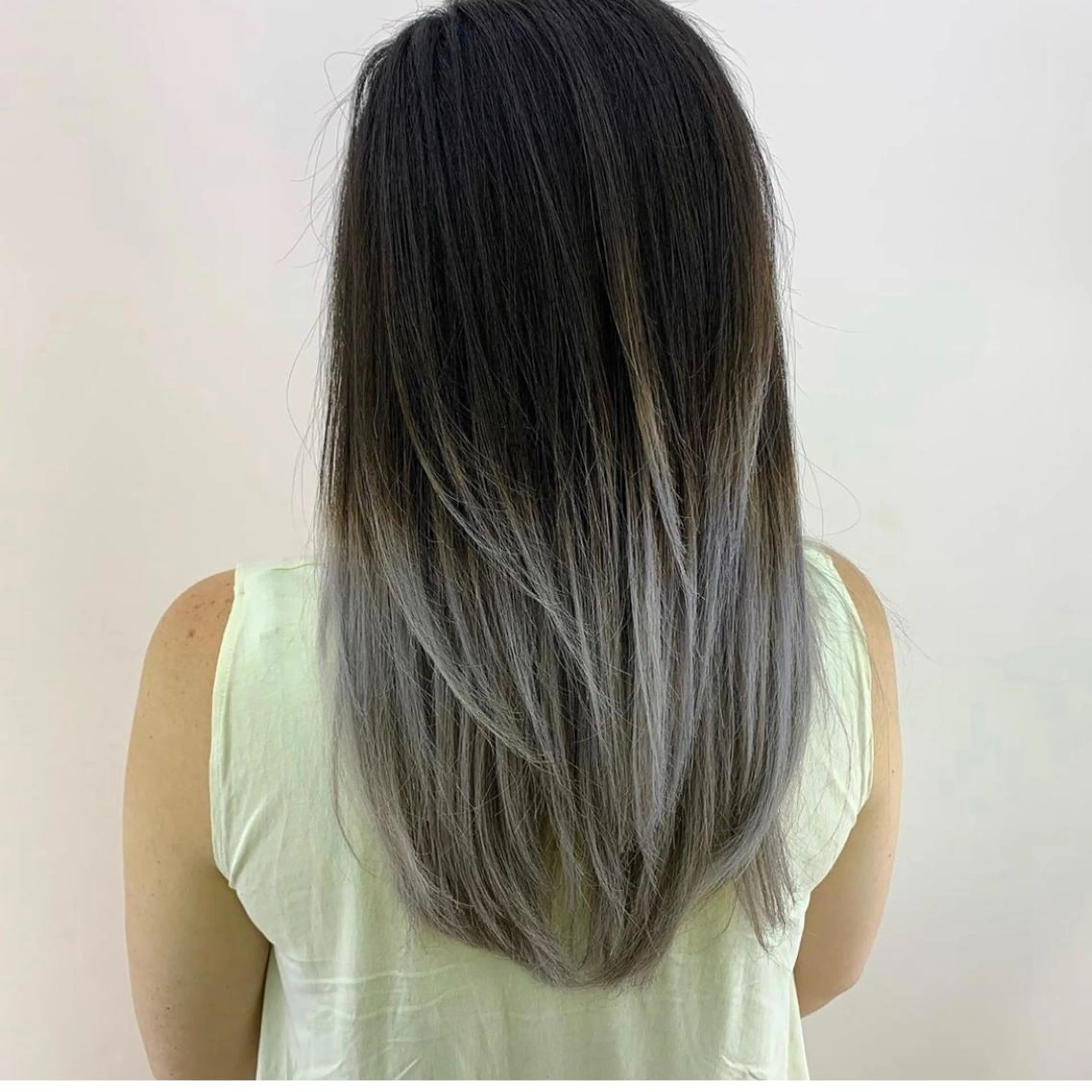 セミロング ハイライト 髪質改善 トリートメント アダチ コウスケのヘアスタイル