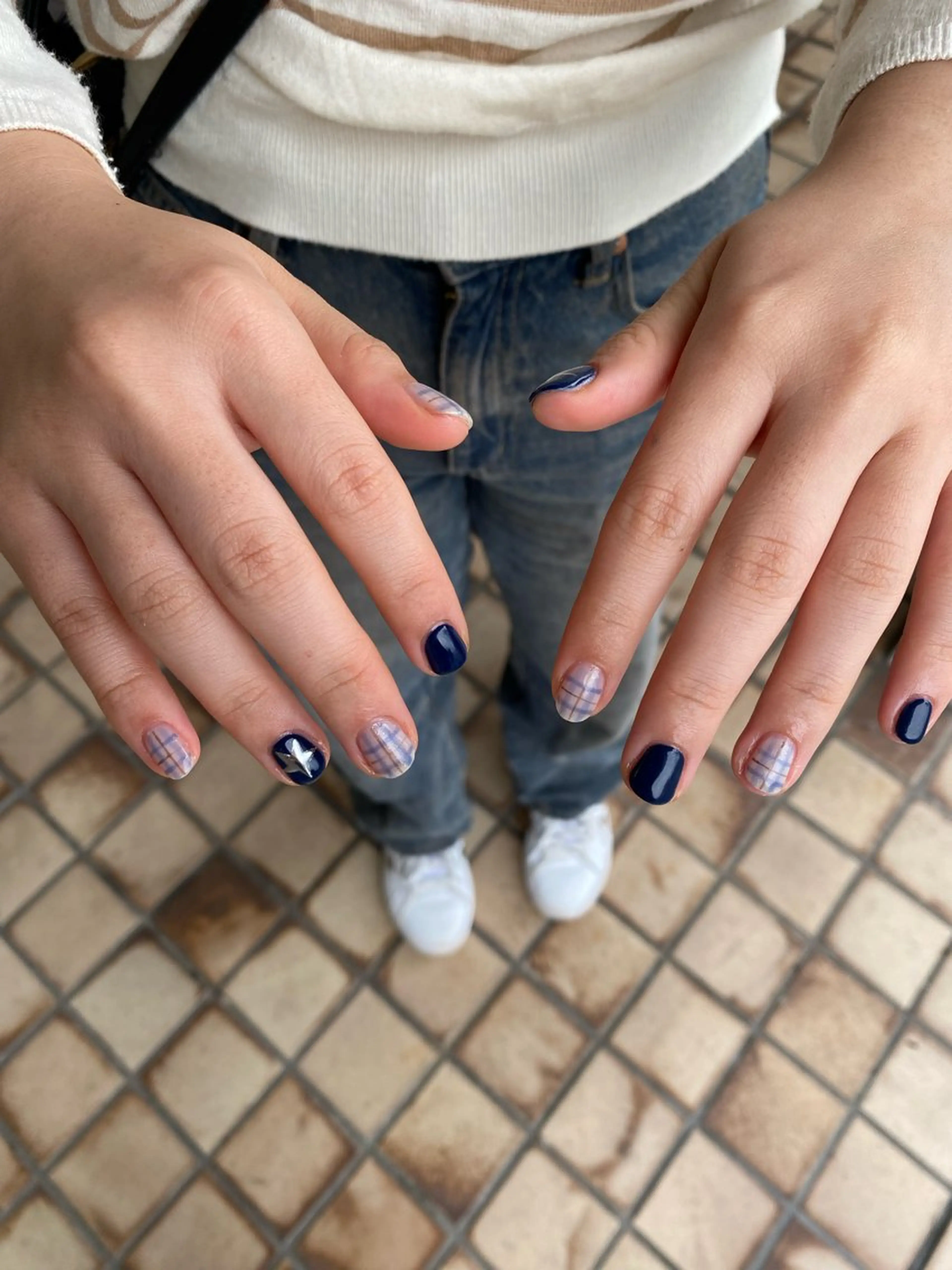 ネイル ミラーネイル シルバー ハンドネイル Li'a nail所属・Li'a AYAKAのネイルデザイン