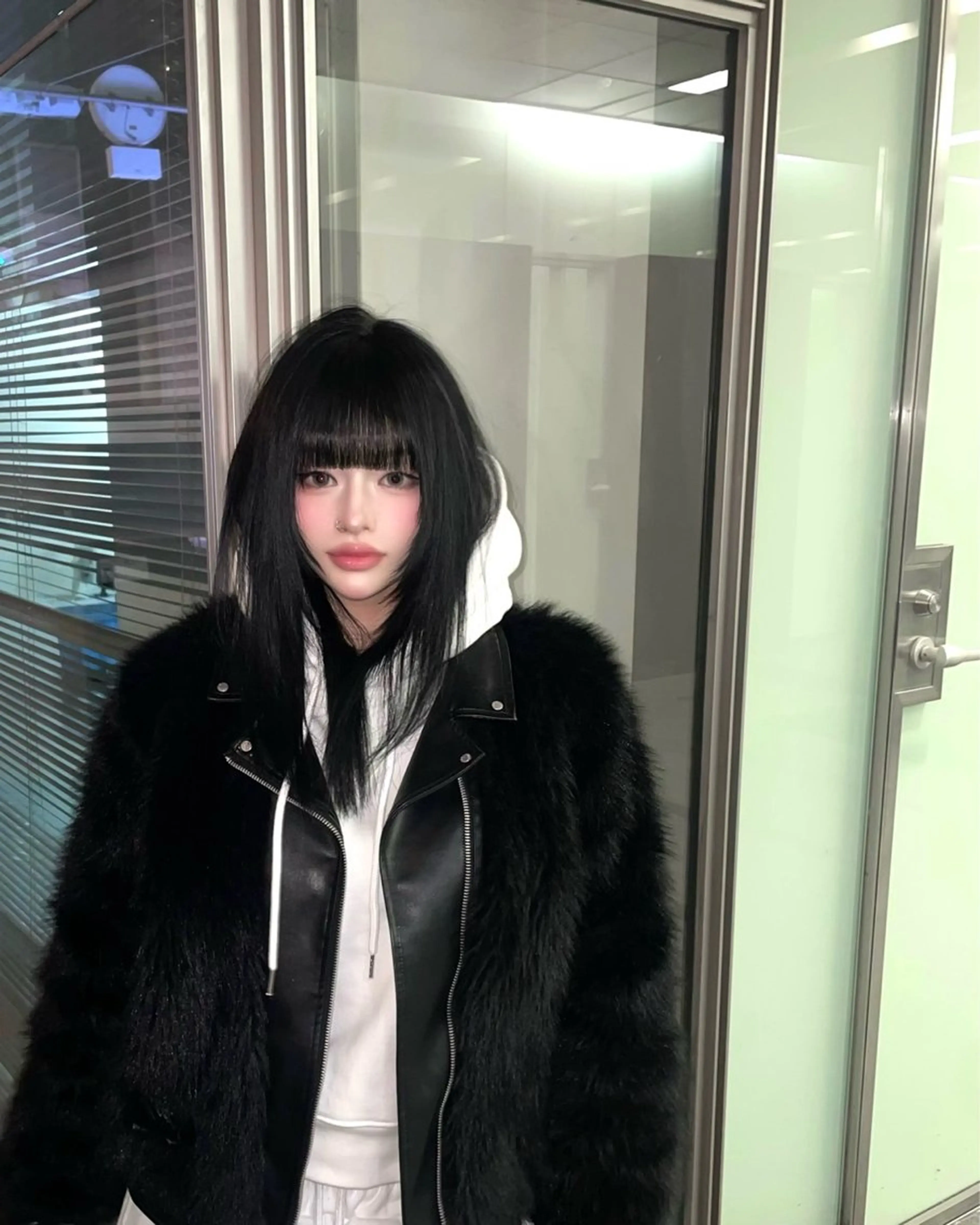 セミロング カラー 黒髪 ヘアカラー 🤍韓国ヘア アイナ🤍のヘアスタイル