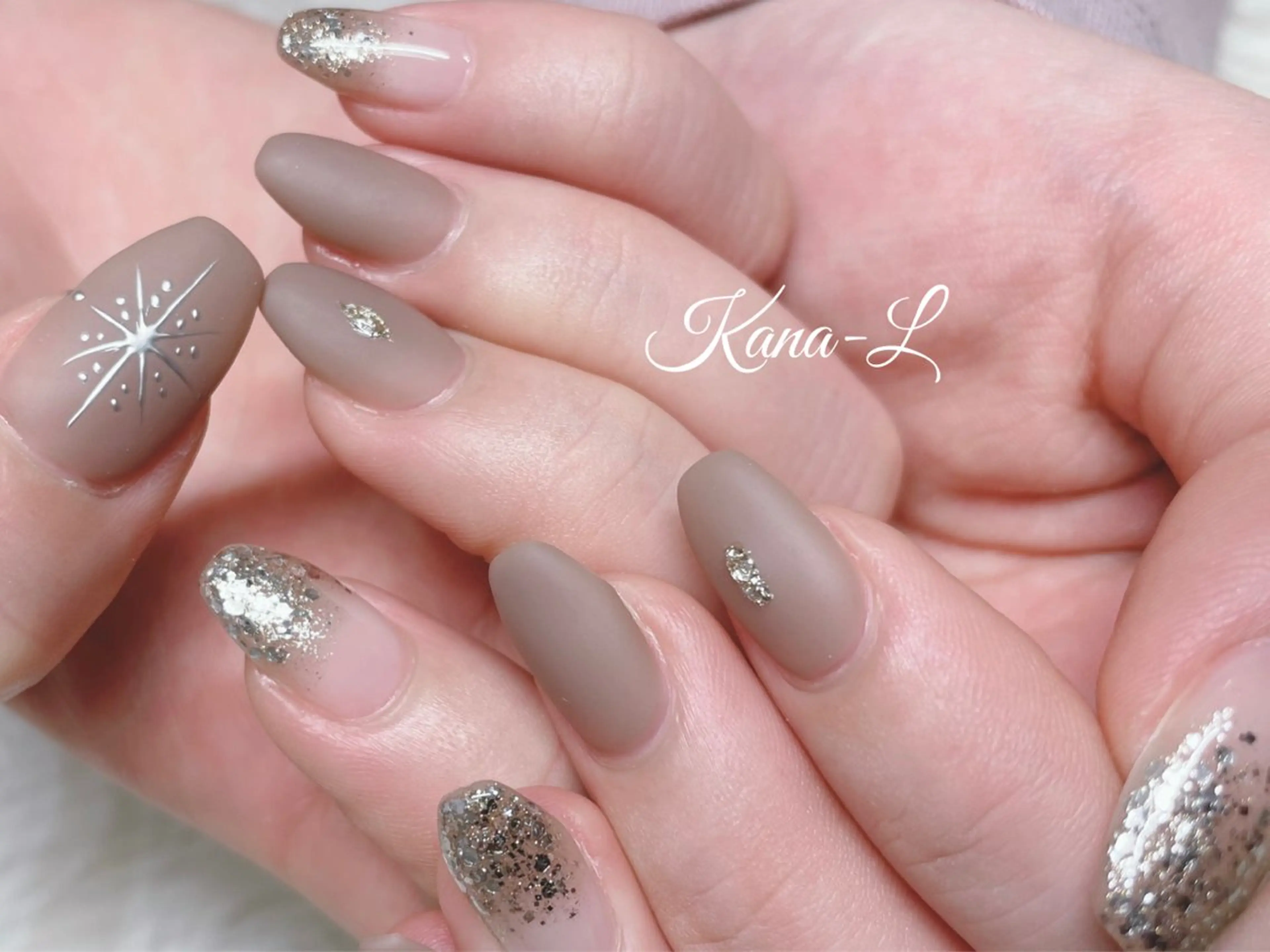 ネイル ジェルネイル グラデーション キラキラネイル ラメ(グリッター) ラメグラデーション 芦辺 香奈のネイルデザイン