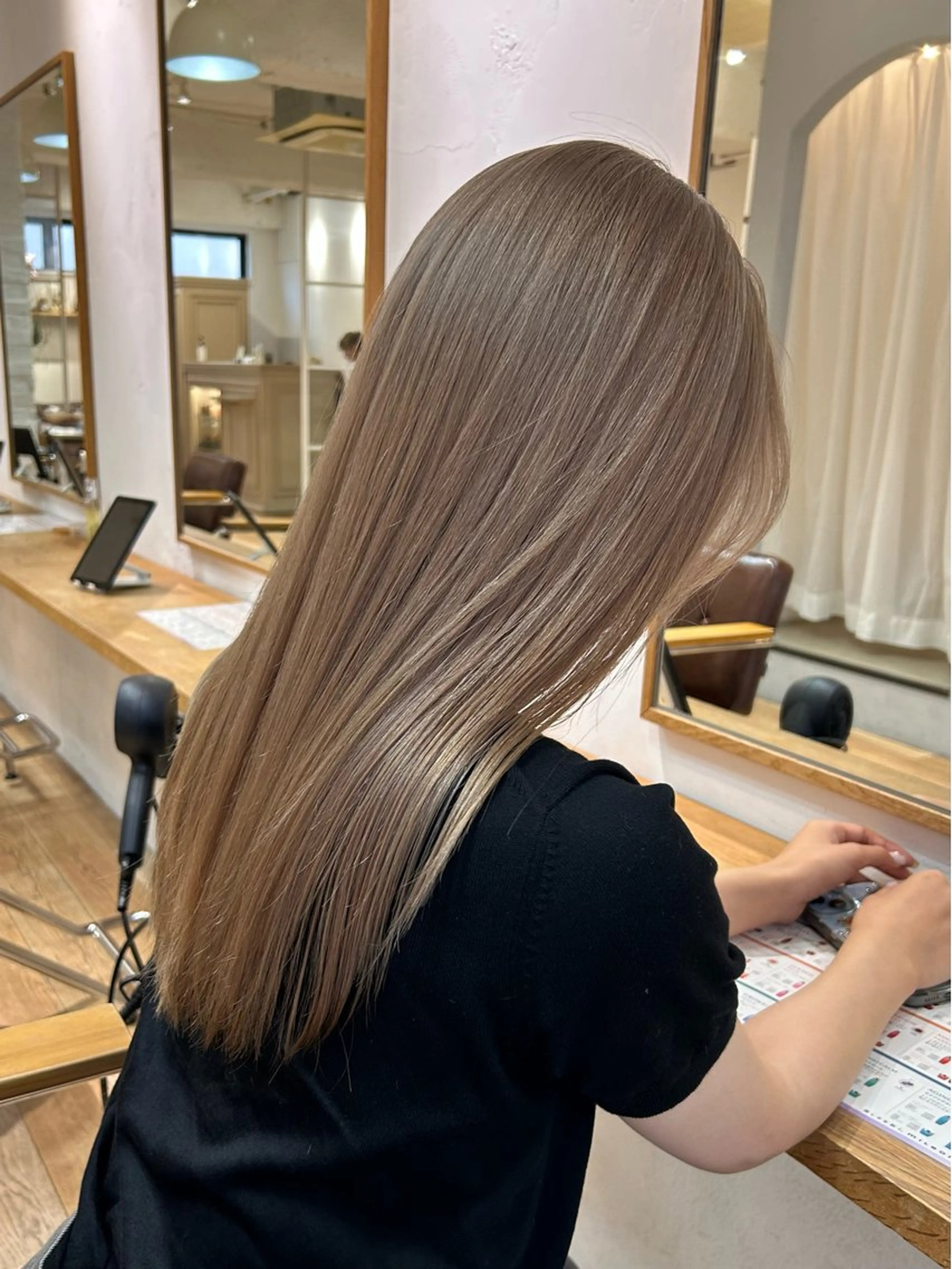 セミロング カラー ヘアカラー トリートメント じゅわっと暖色カラー 🍊Moemiのヘアスタイル