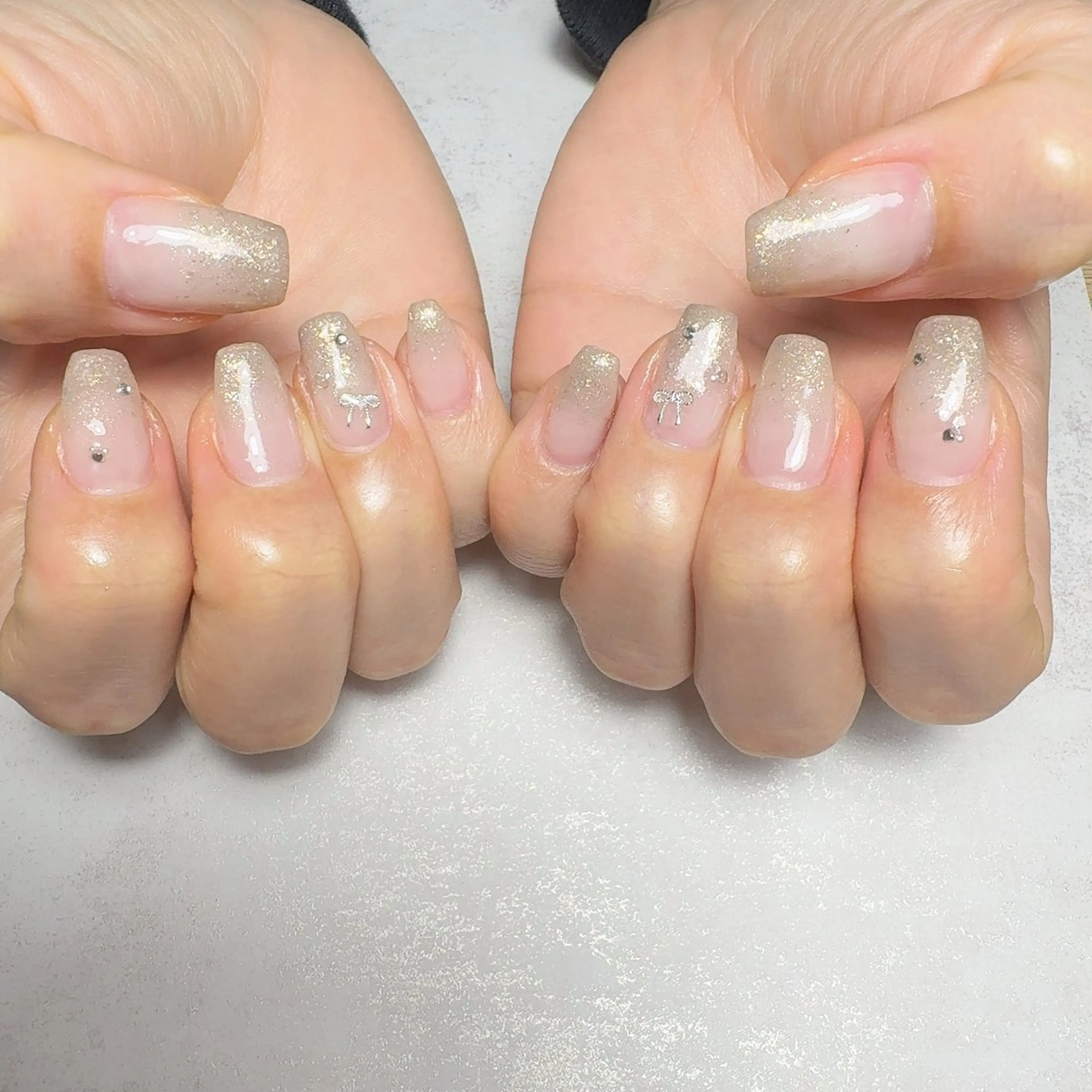 ネイル グラデーション ラメ(グリッター) ラメグラデーション リボン Li-fra MIZUKIのネイルデザイン