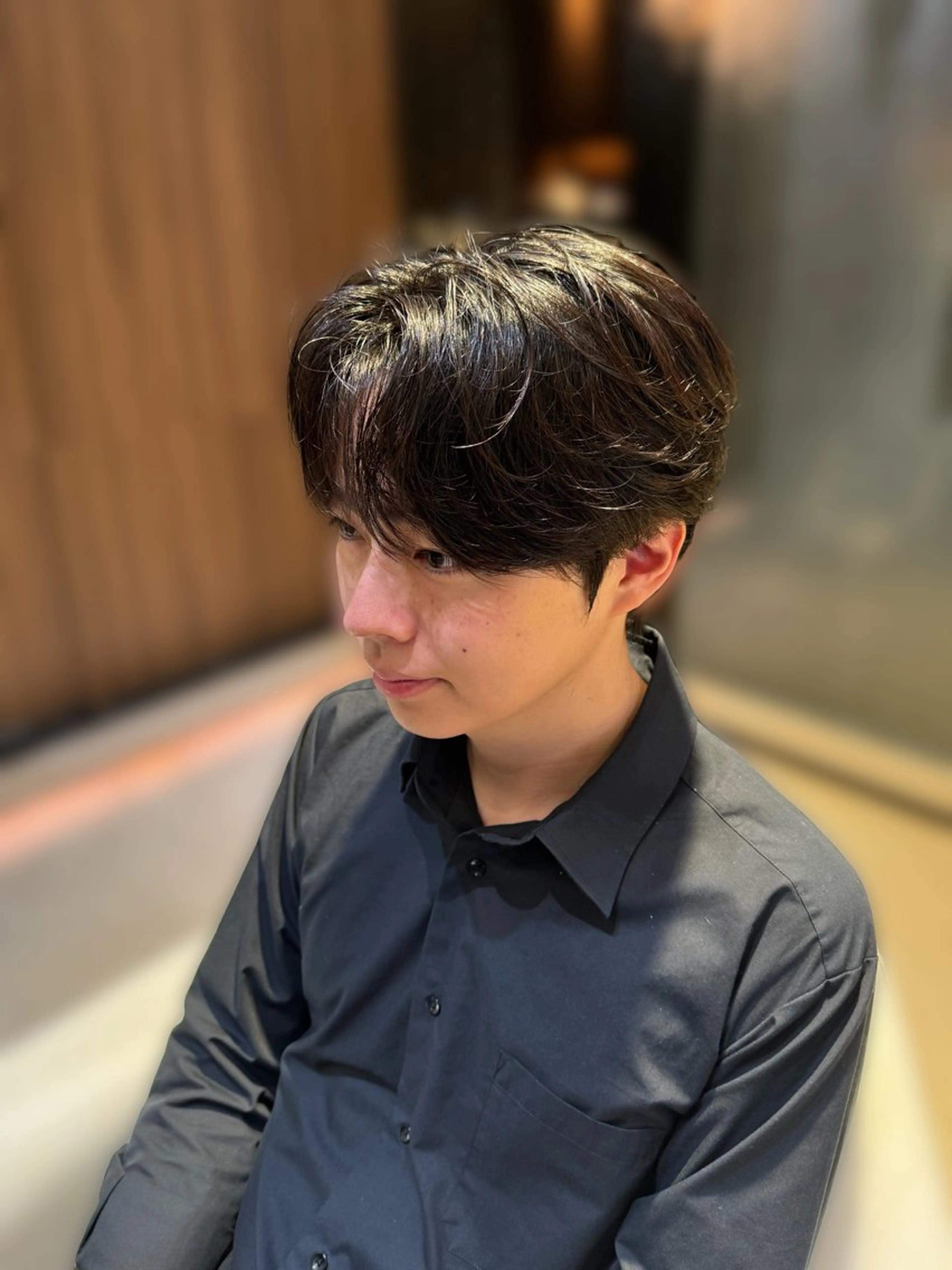 ショート パーマ メンズ センターパート コンマヘア ダウンパーマ カルマパーマ メンズ韓国風 YUKI🇰🇷 カルマ／ダウンパーマのヘアスタイル