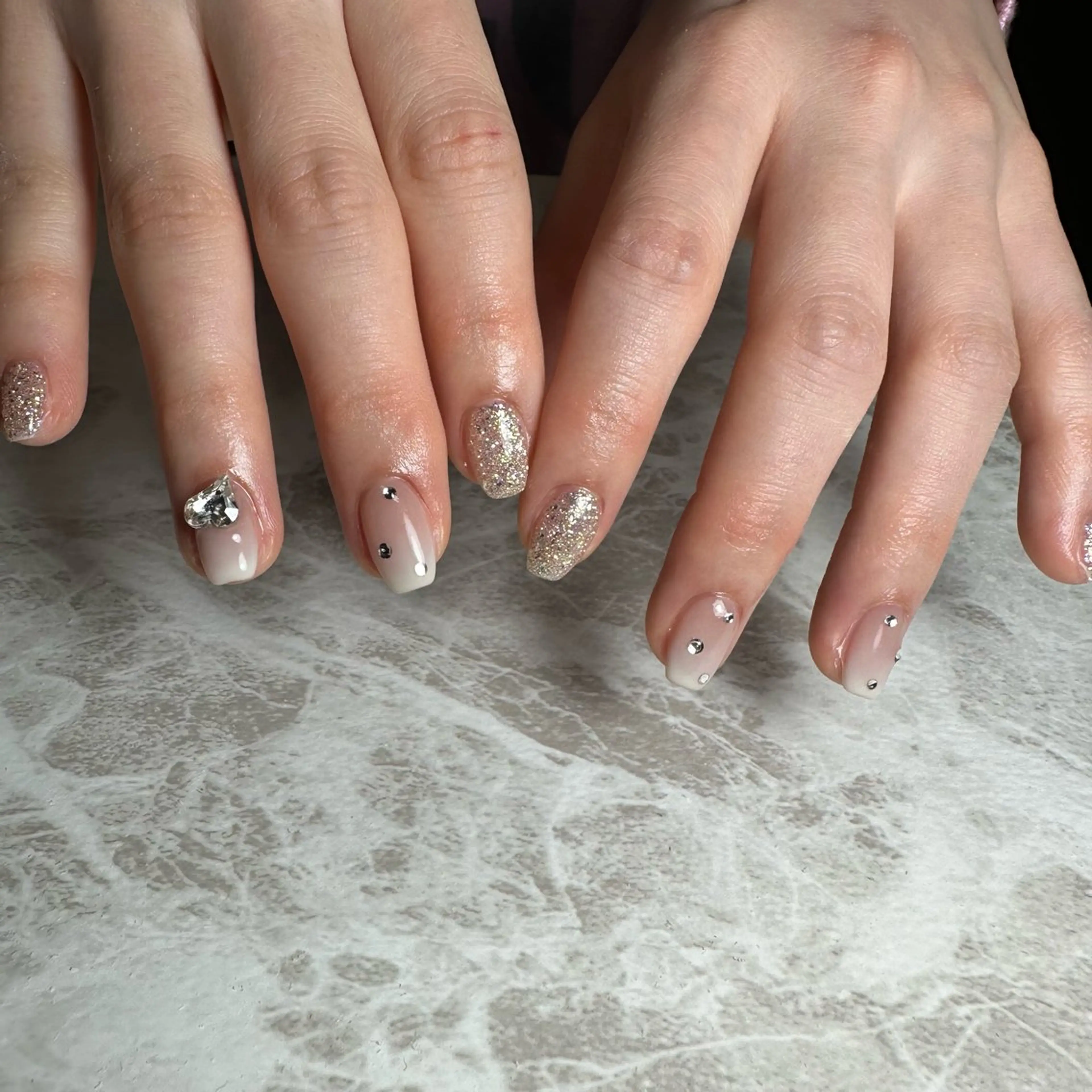 ネイル ハンドネイル repos~ルポ~所属・里見 麗のネイルデザイン