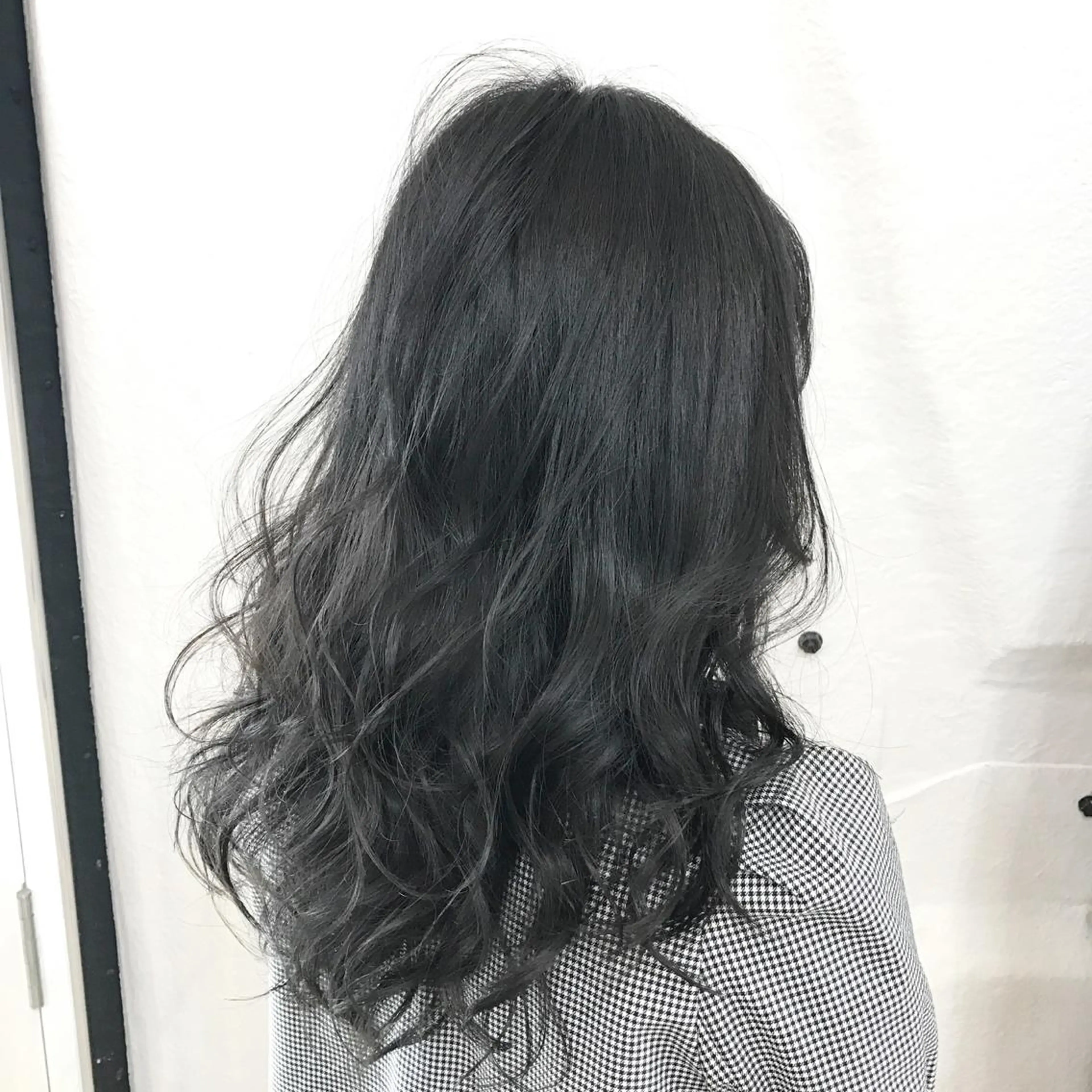 カラー 黒髪 ブルーカラー ブルーブラック サロウィン所属・K-POP好き美容師 🇰🇷Kai.Yのヘアスタイル