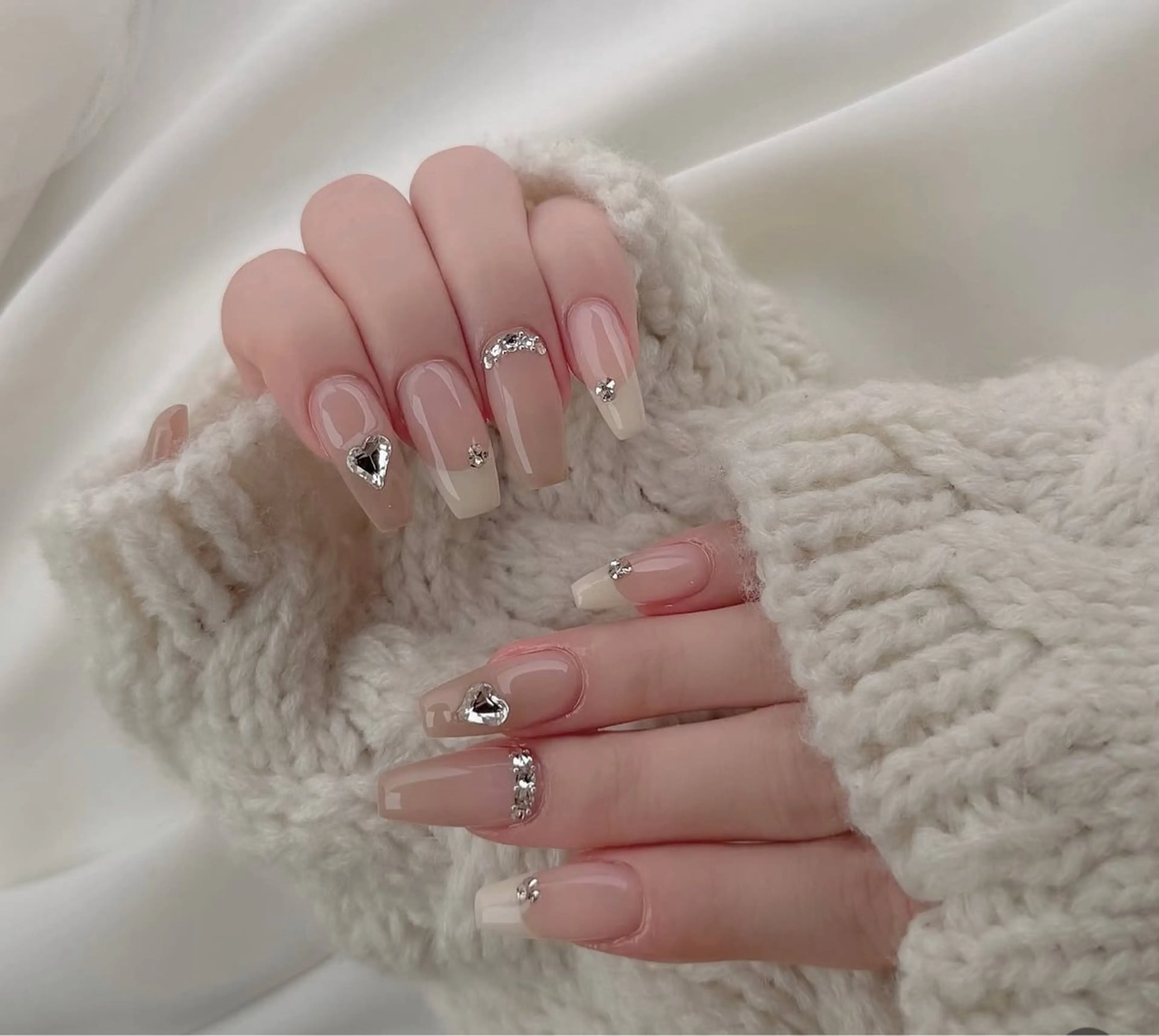 ネイル キラキラネイル マグネットネイル ぷっくりネイル 春ネイル ワンホンネイル ハンドネイル Lyna 池袋のネイルデザイン