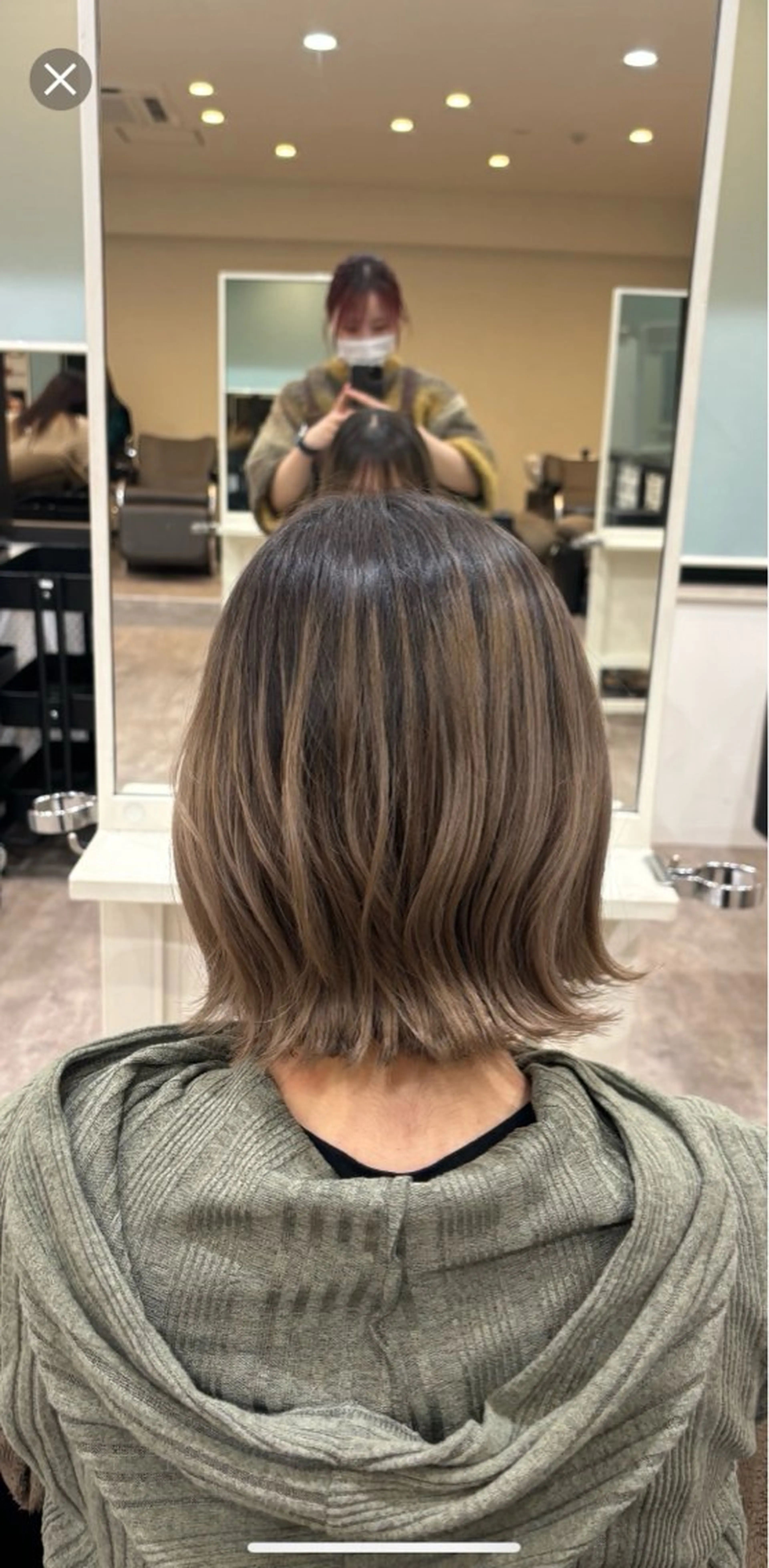 ミディアム ボブ 外ハネヘア 透明感カラー/ くびれヘア/ユウユのヘアスタイル