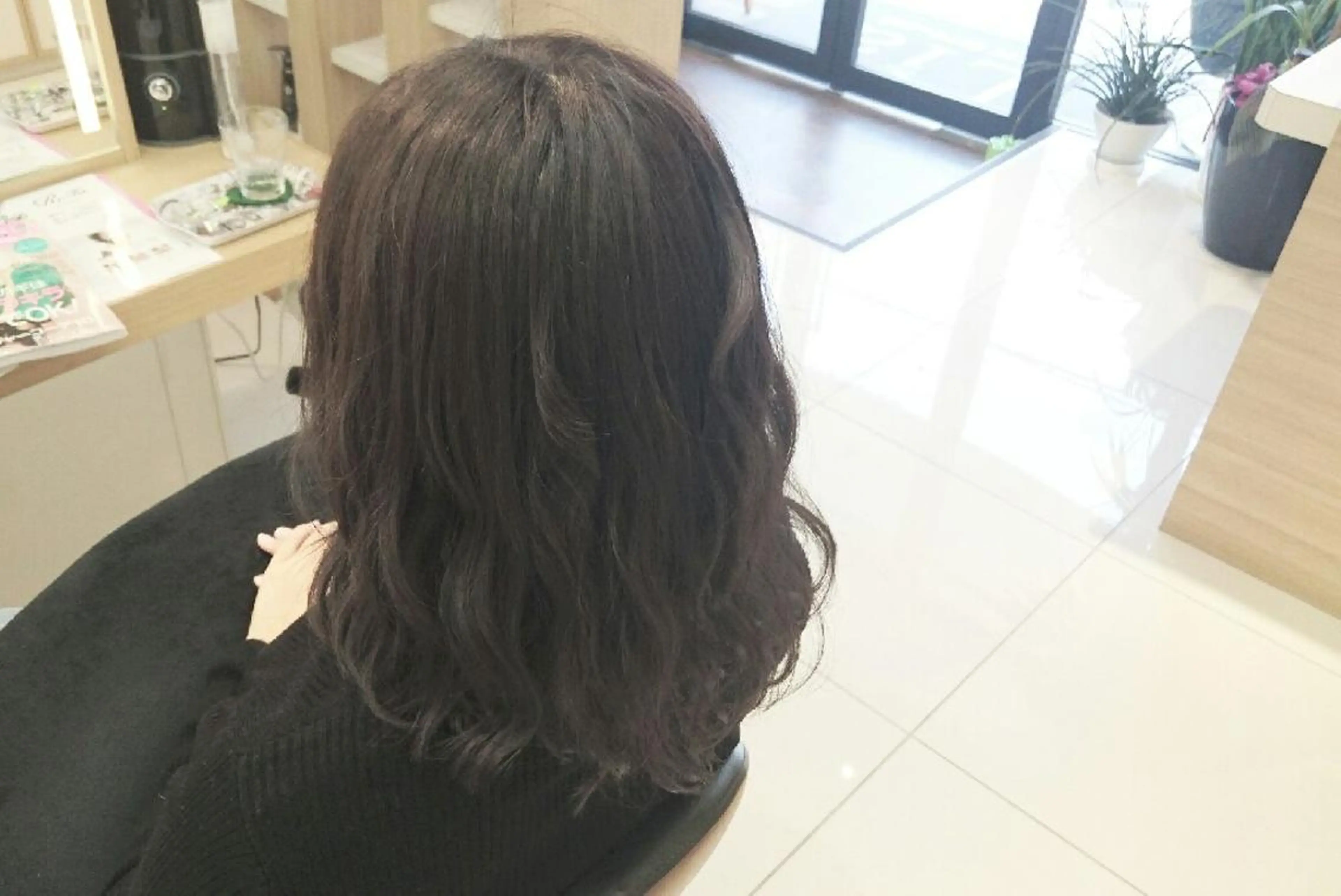 セミロング カラー アッシュ 透明感ハイライト◎ 伊藤夏海のヘアスタイル