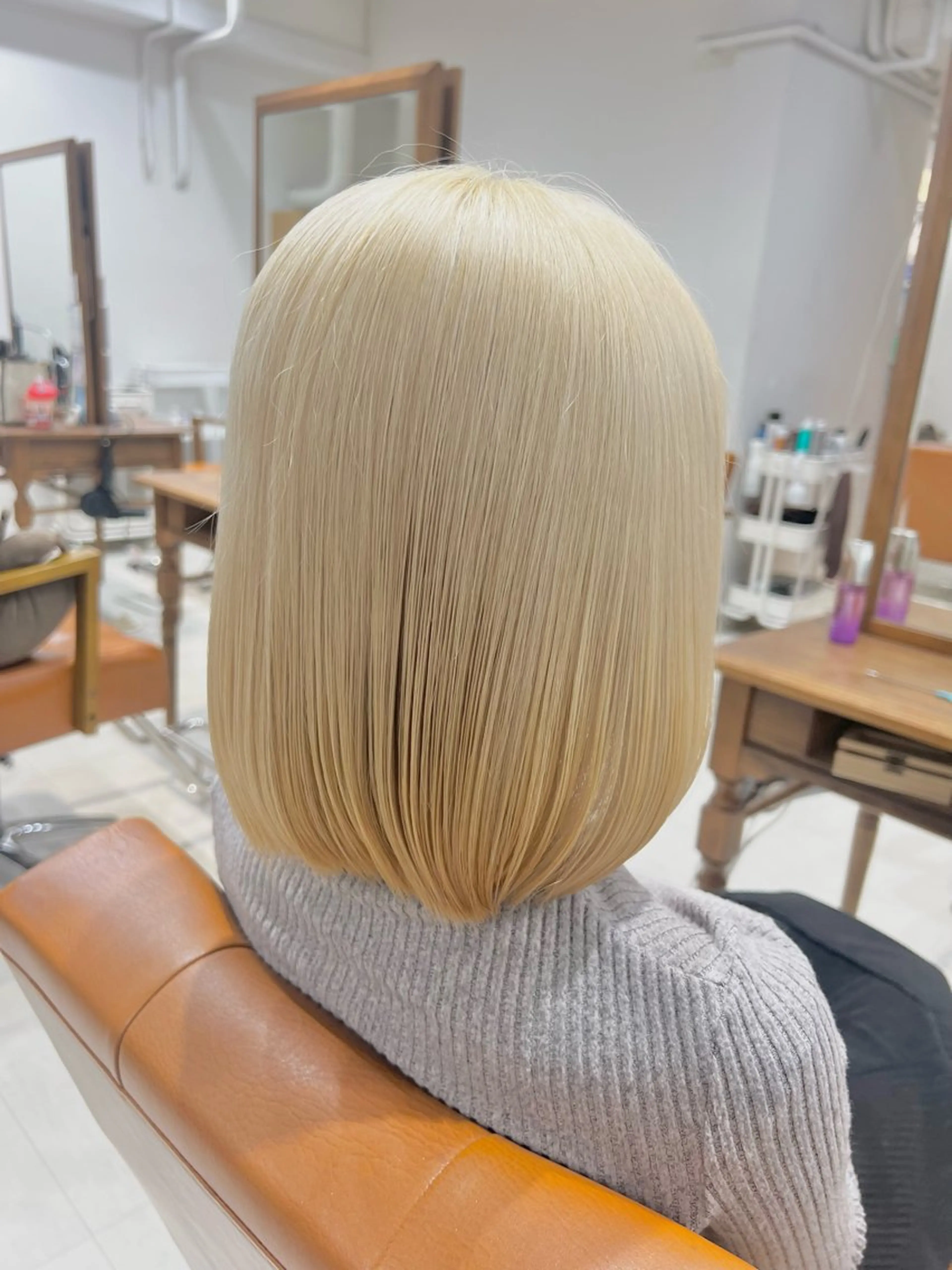 ショート カラー ブリーチ 抜きっぱなしブロンド ヘアカラー 🫧艶髪カラー🫧 伊原修子のヘアスタイル