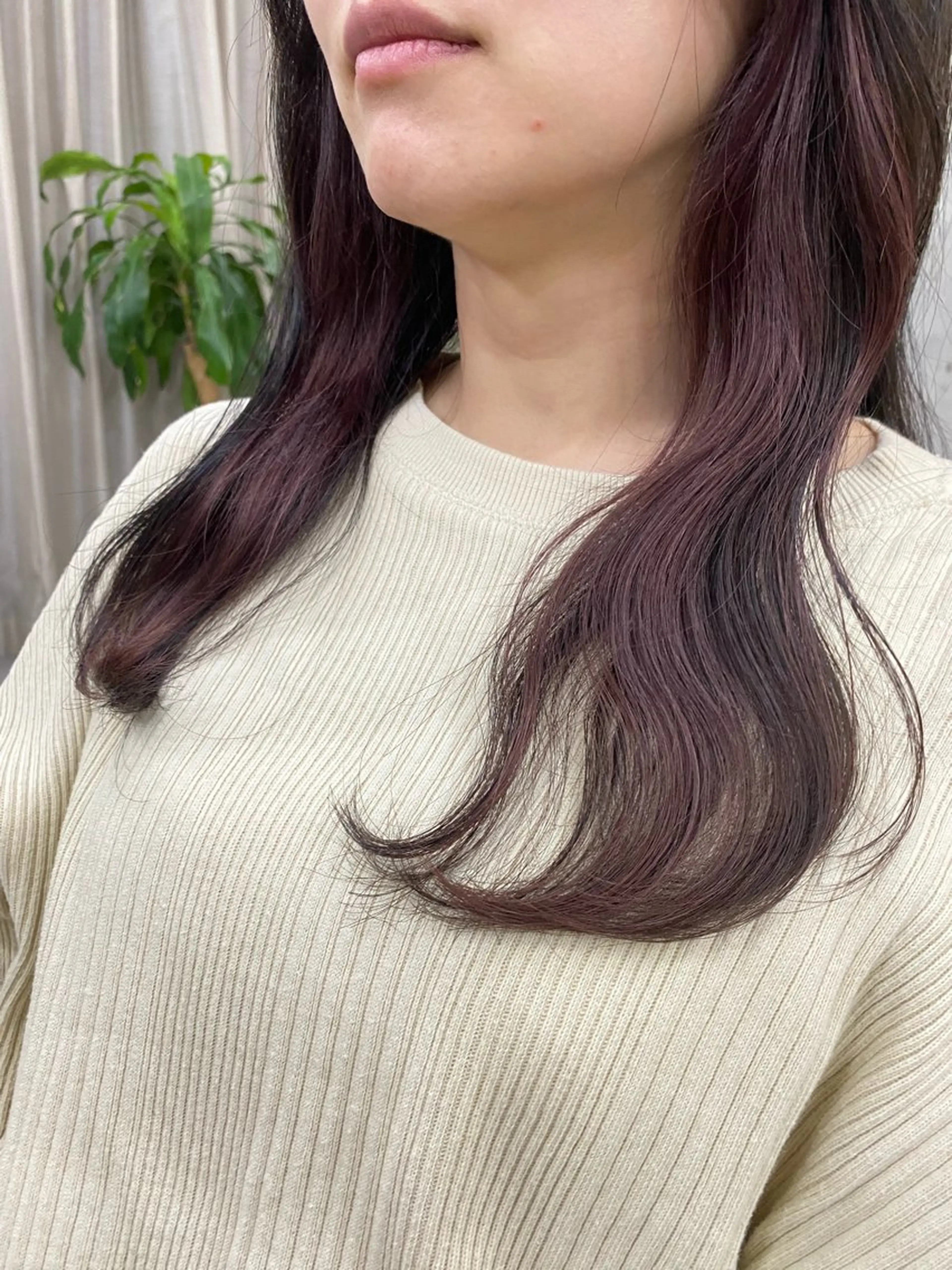 セミロング センターパート/ニ ュアンスパーマのヘアスタイル