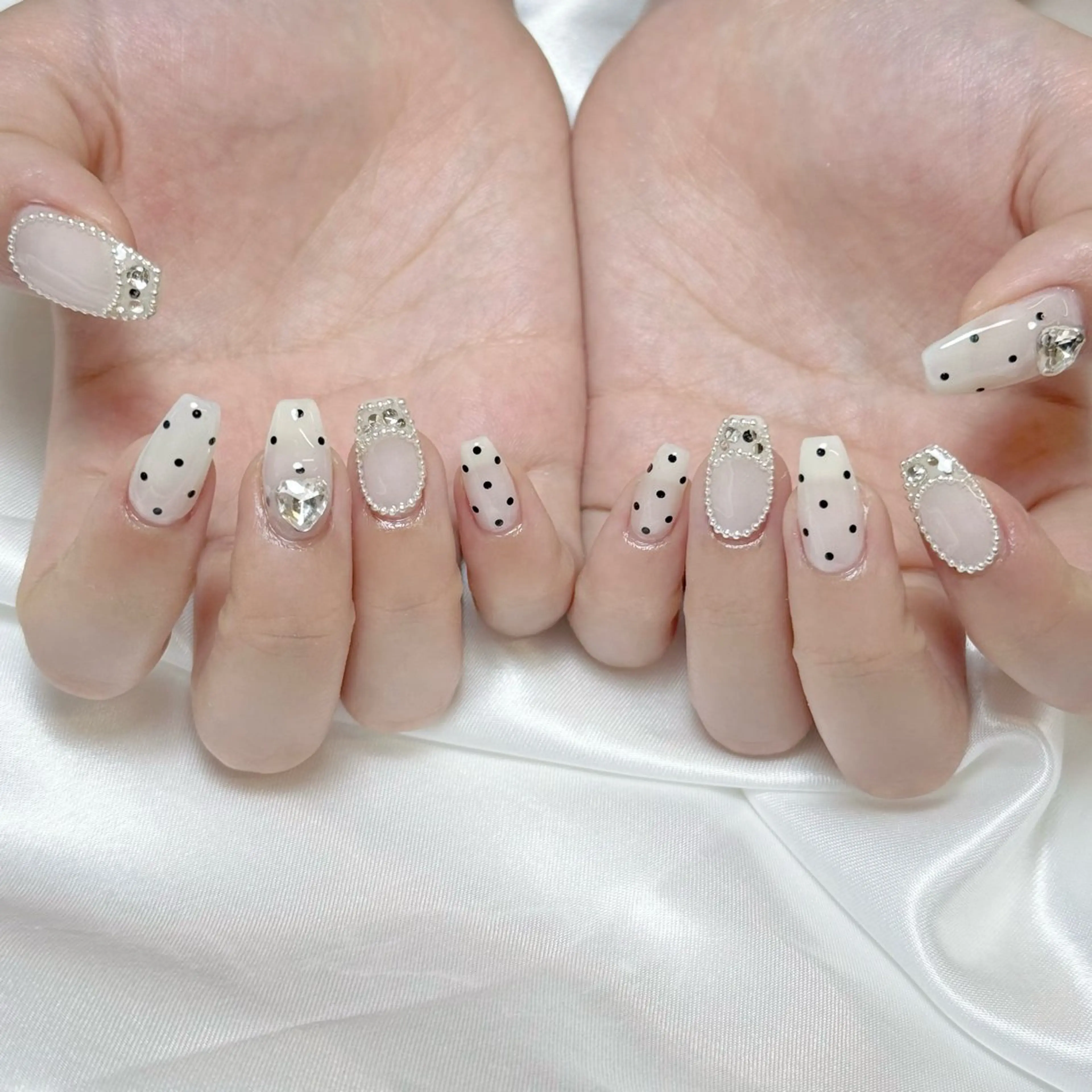 ネイル オーロラネイル ブルー フラッシュネイル フットネイル フレンチネイル ハンドネイル fein. miku🎀🍼のネイルデザイン