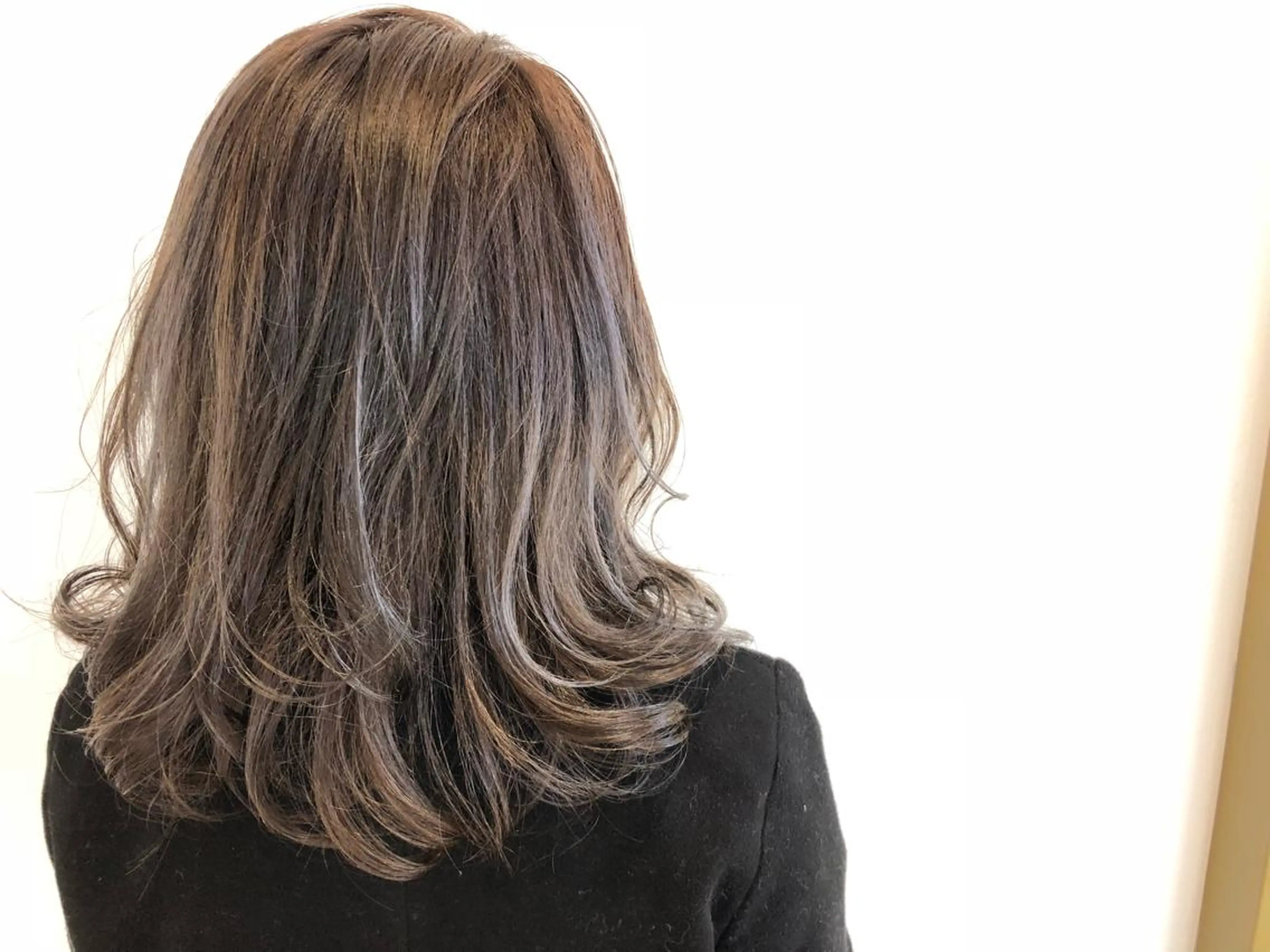 セミロング カラー バレイヤージュ レイヤーカット 山本 貴弘のヘアスタイル