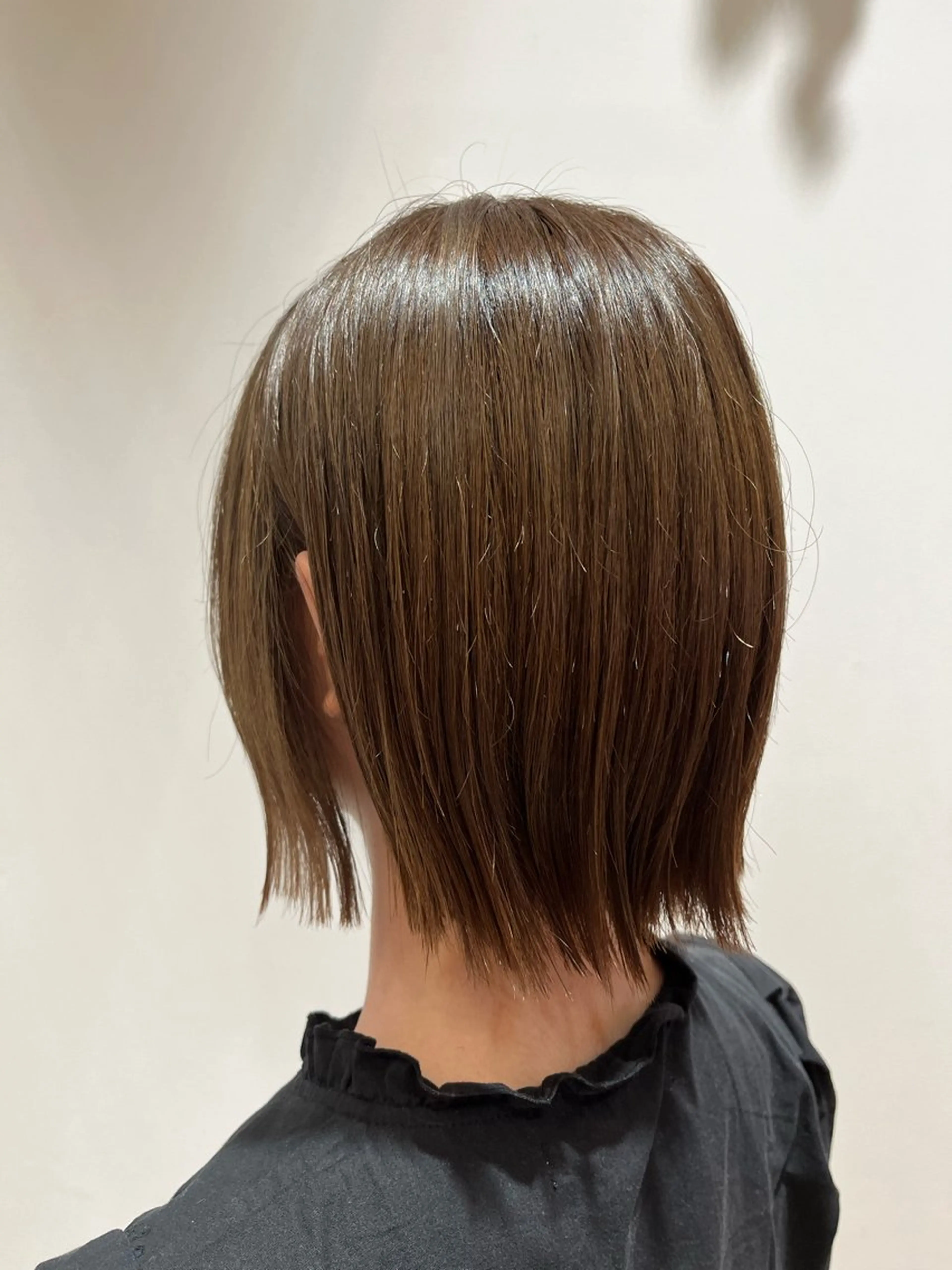 ショート カラー ベージュカラー フォギーベージュ 城間 菜々子のヘアスタイル