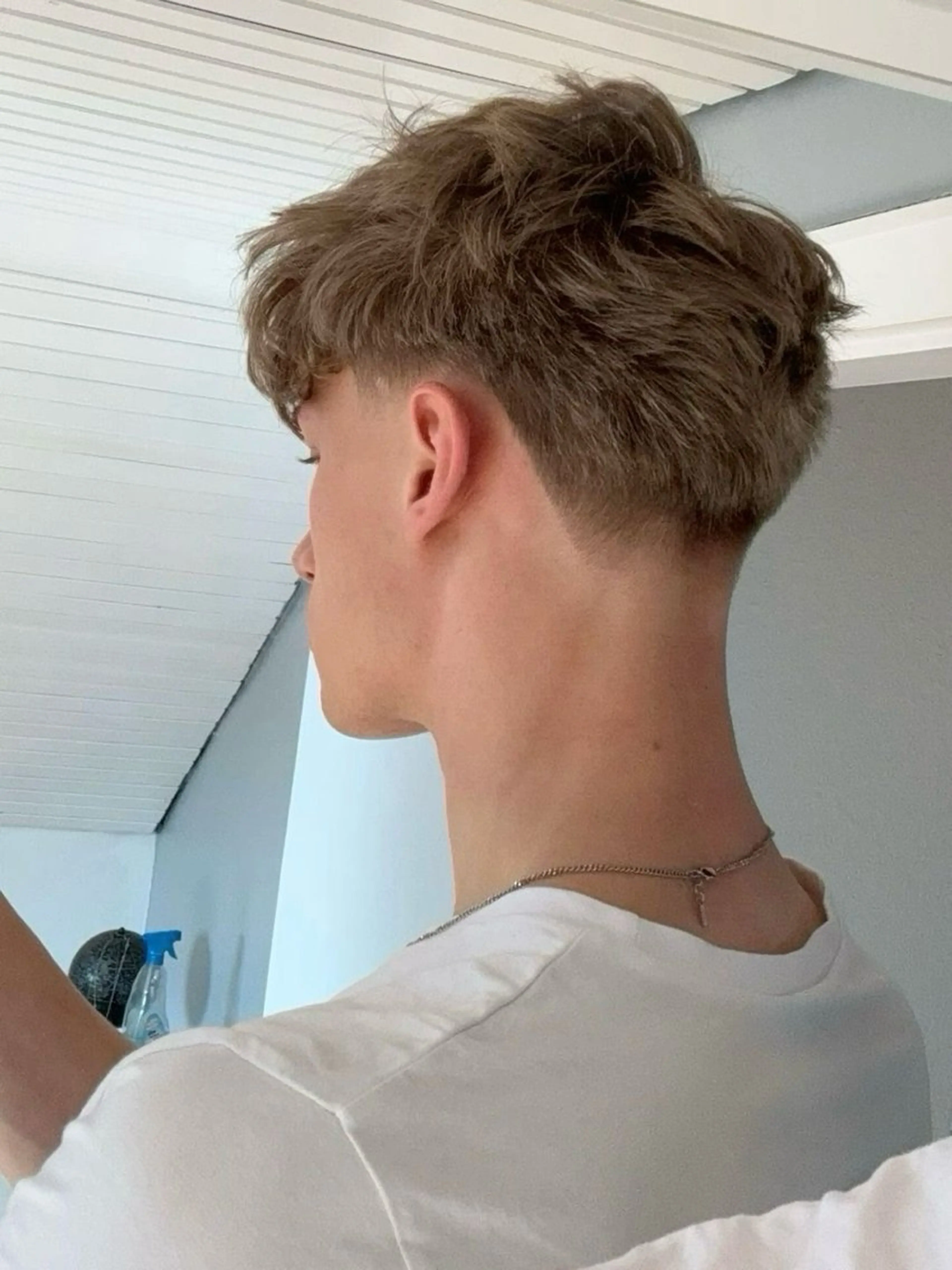 カラー メンズ メンズハイトーン グレージュ ハイトーンカラー カット パーマ atelier doux dimanche（アトリエ・ドゥー・ディマンシュ）所属・Fukamiレイヤー 透明感カラーのヘアスタイル