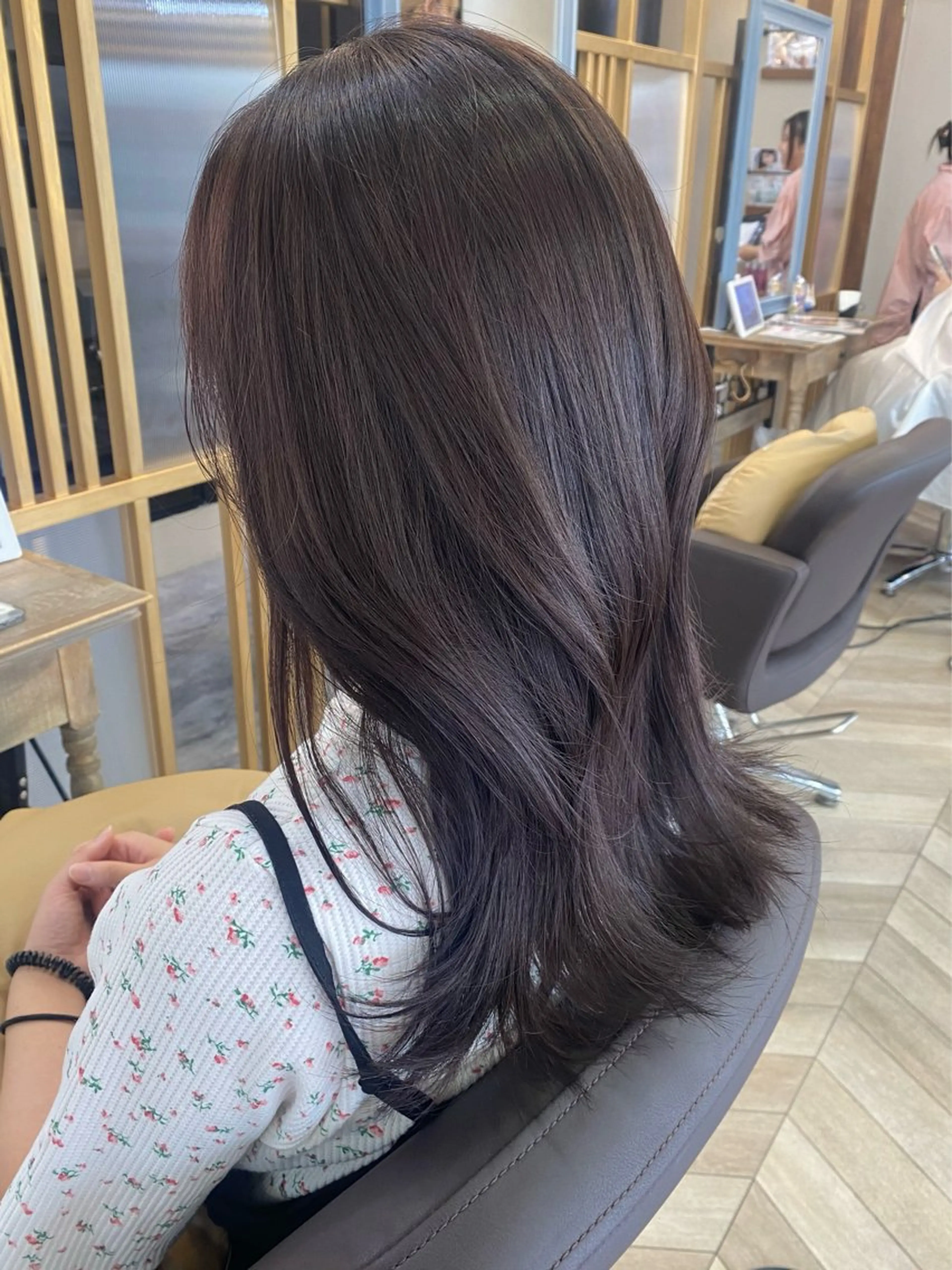 セミロング カラー カット ヘアカラー トリートメント ヤスザトアヤノ ／レイヤー／オリーブのヘアスタイル