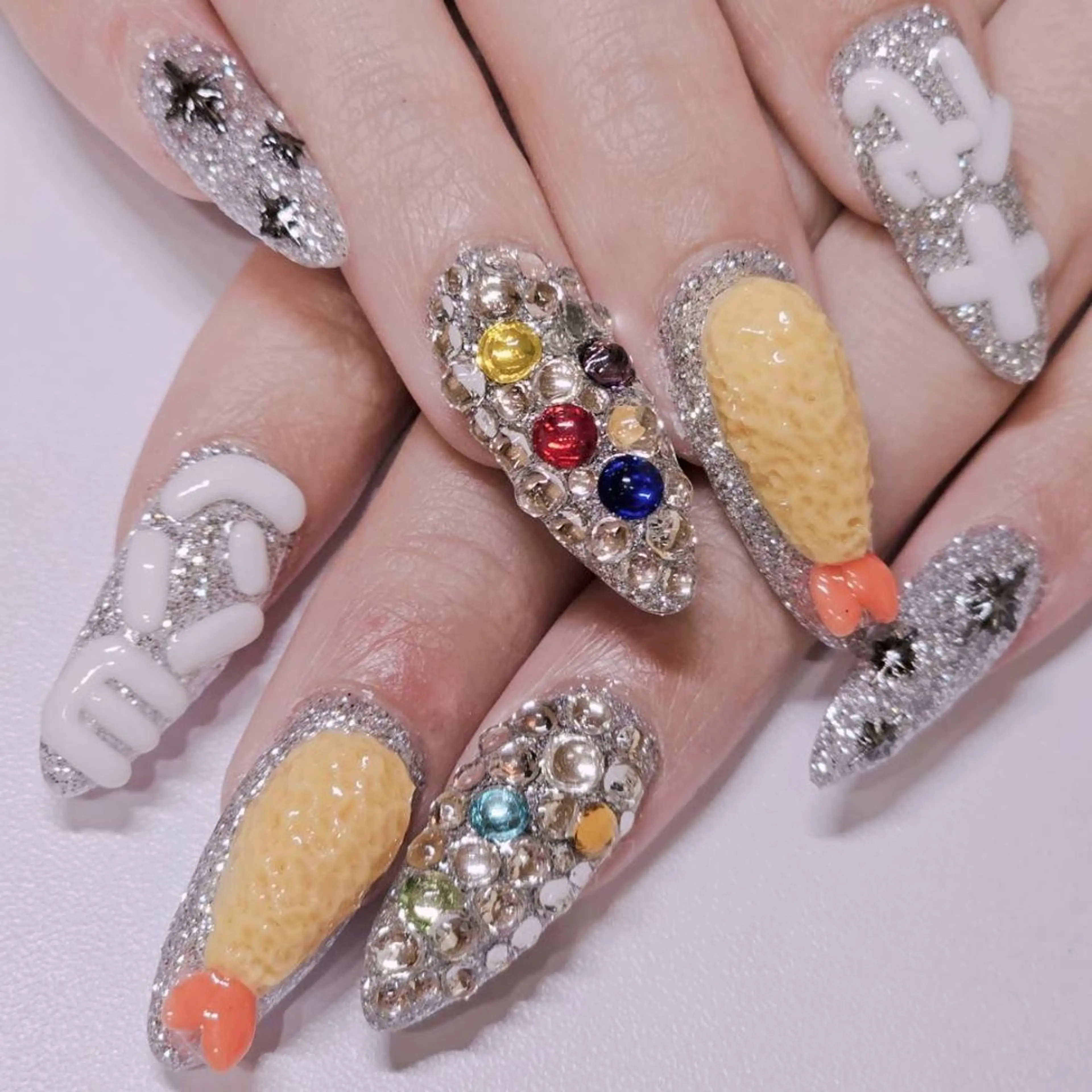 ネイル アートネイル ラメ(グリッター) ワンカラーネイル シルバー ハンドネイル よしだ ひろきのネイルデザイン