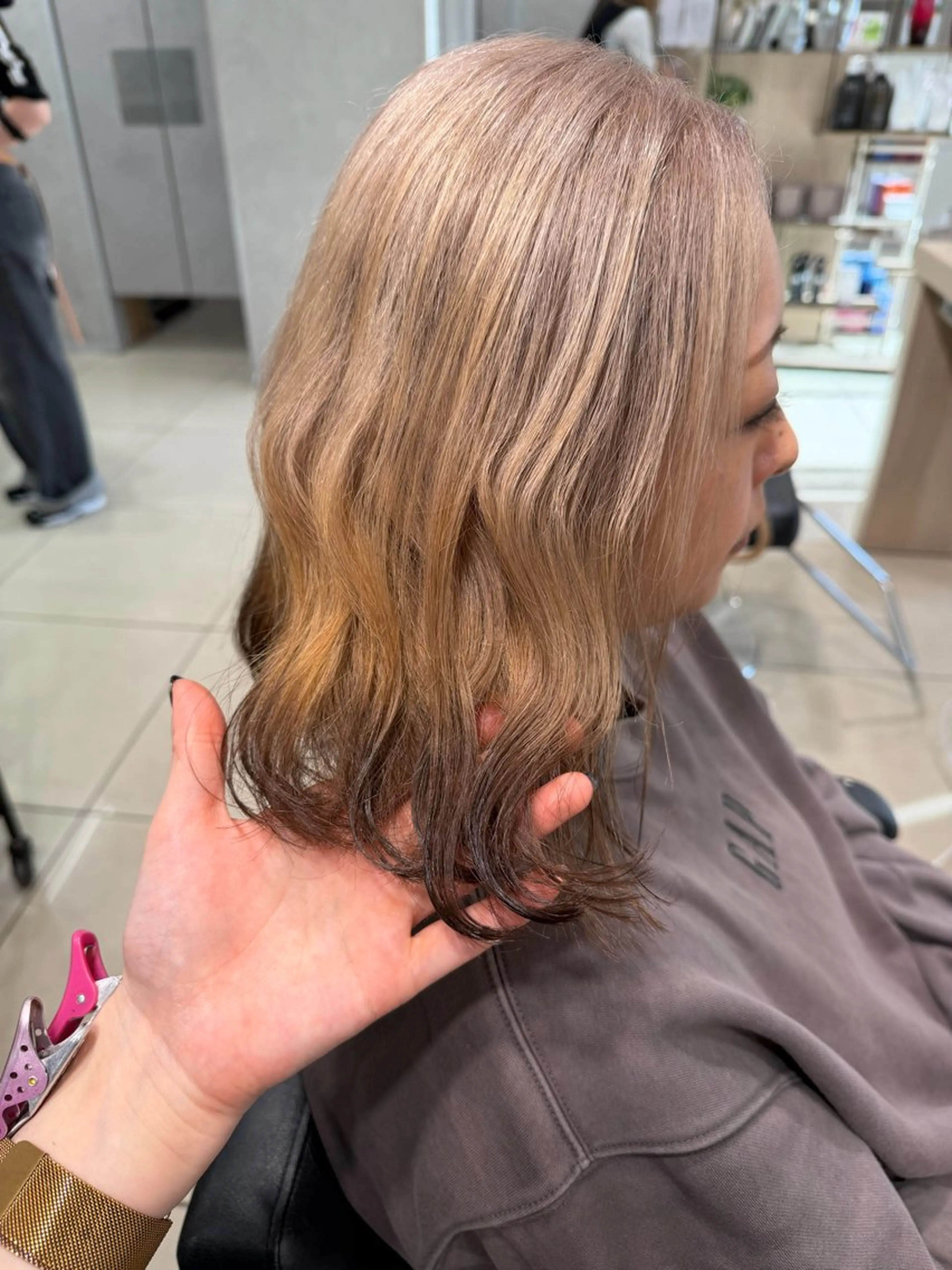 ミディアム カット ヘアカラー 巖本 真希のヘアスタイル