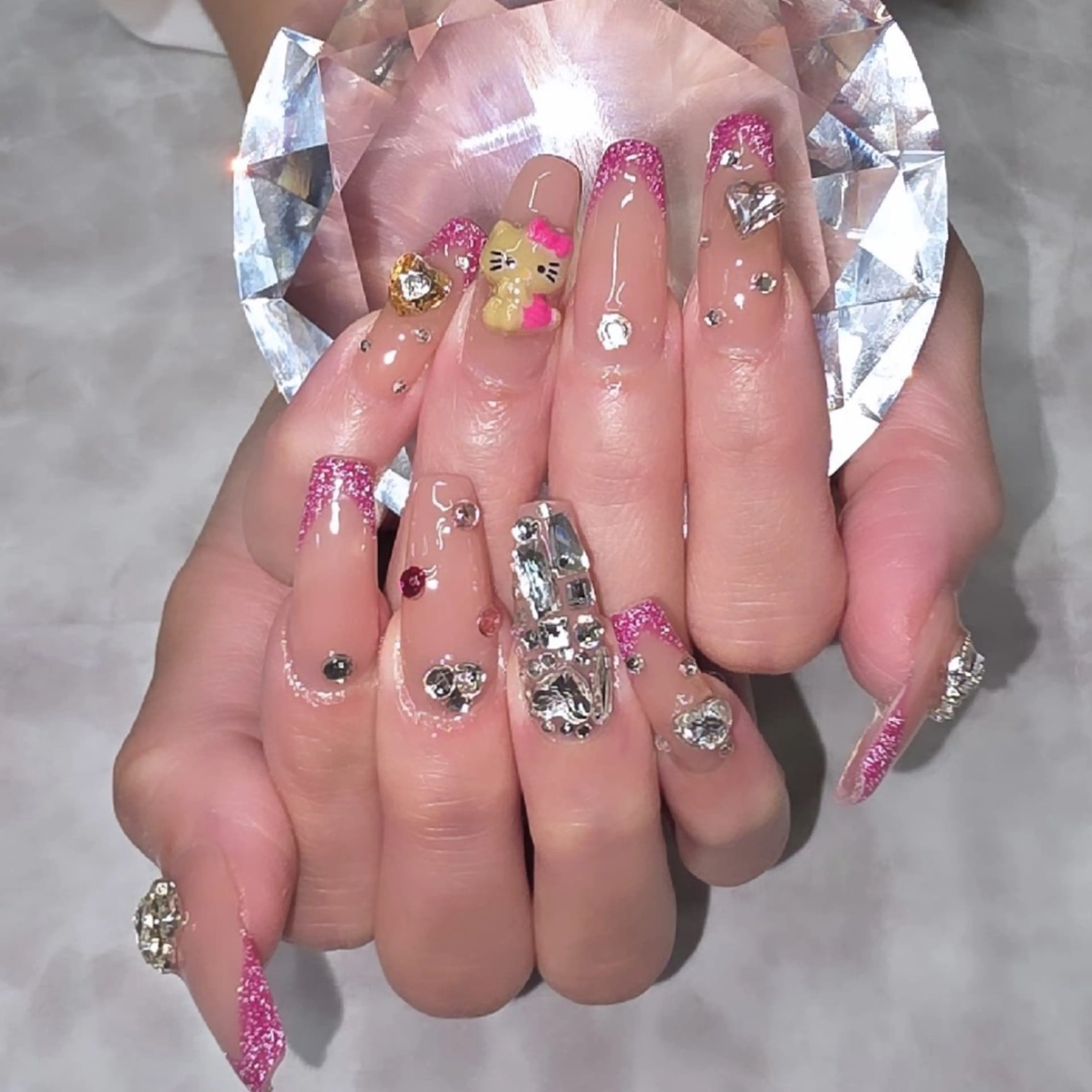 ネイル フラッシュネイル フレンチネイル nailsalon glow sayaのネイルデザイン