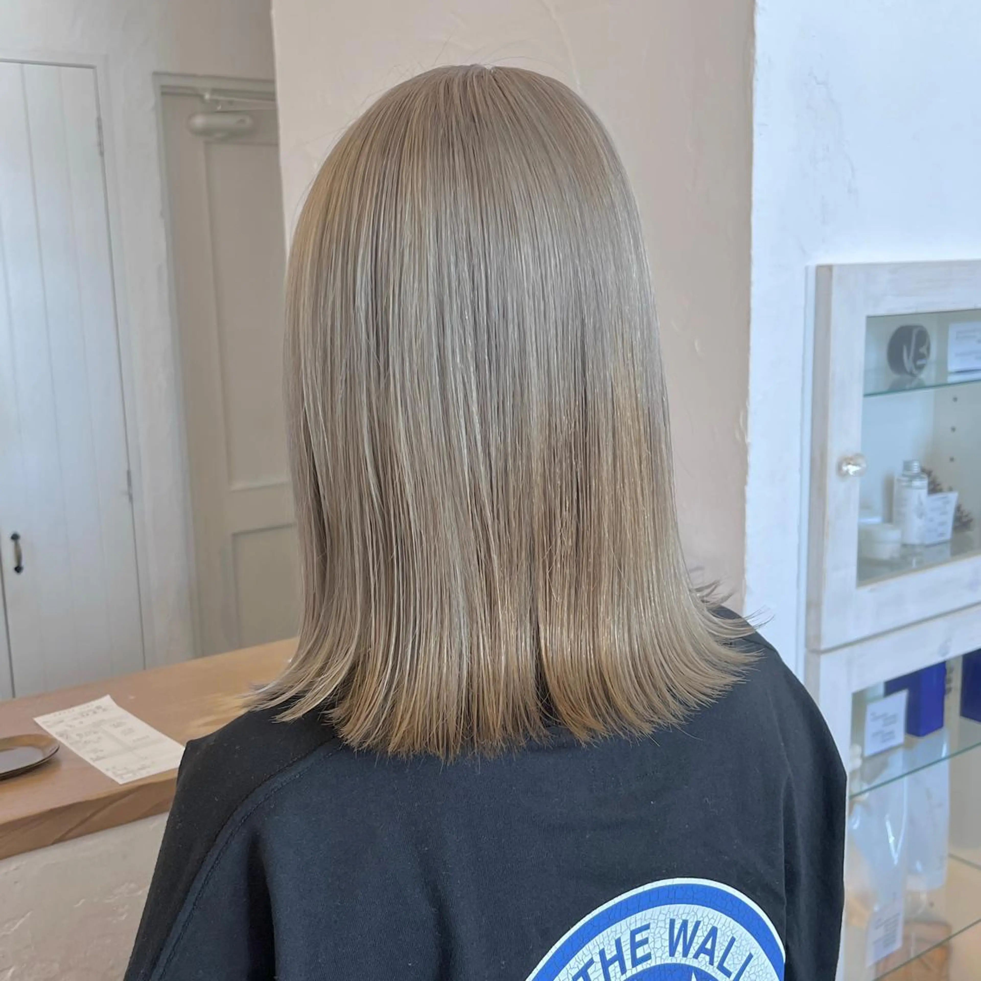 ミディアム カラー ベージュカラー ブリーチ ホワイトベージュ 伊藤ゆかり/髪質改善 /透明感カラーのヘアスタイル