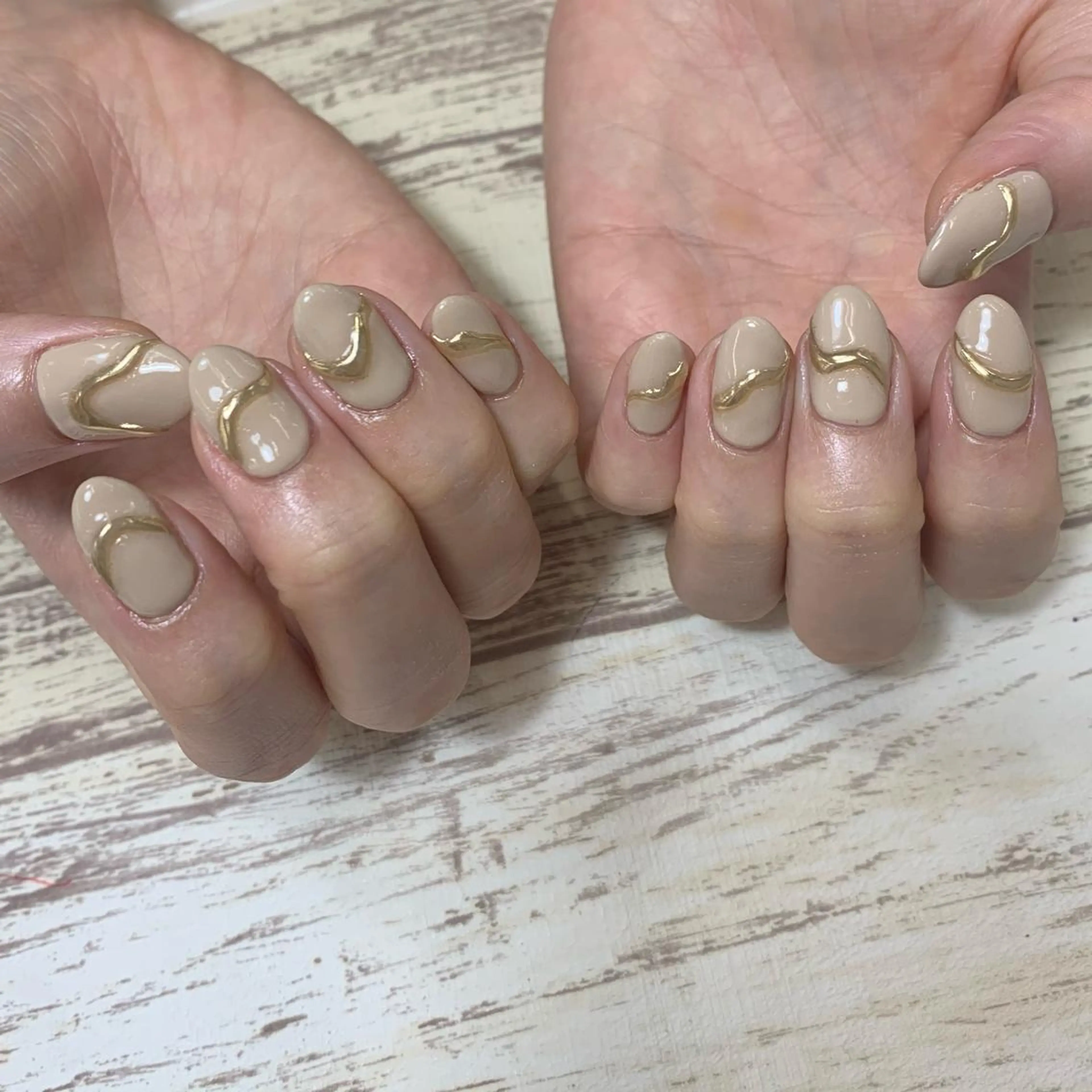 ネイル MAXKELLY ハチのネイルデザイン