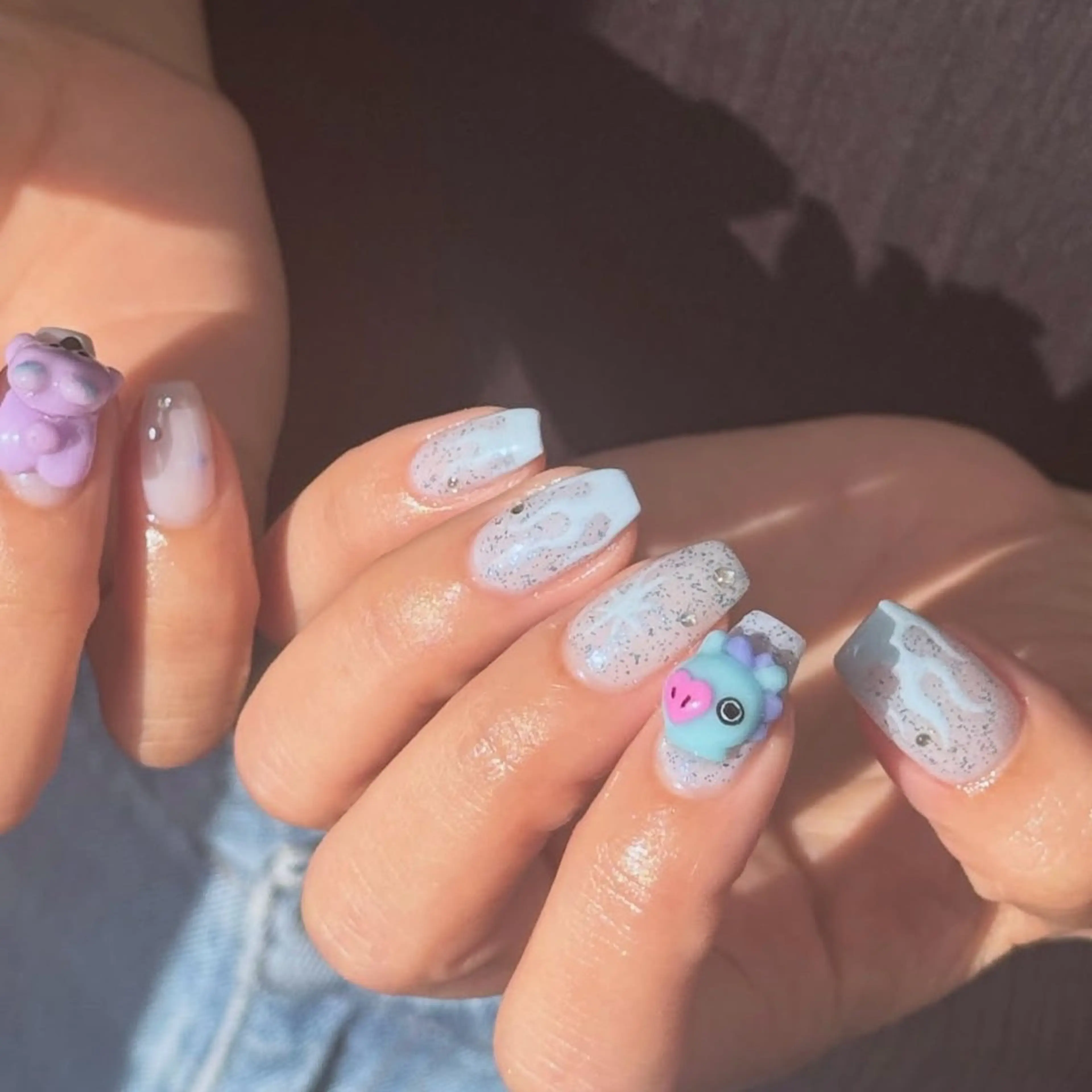 ネイル 氷ネイル・うるうるネイル キラキラネイル 韓国ネイル 持ち込み ニュアンスネイル Pins16所属・Hi-Ko 🍒のネイルデザイン