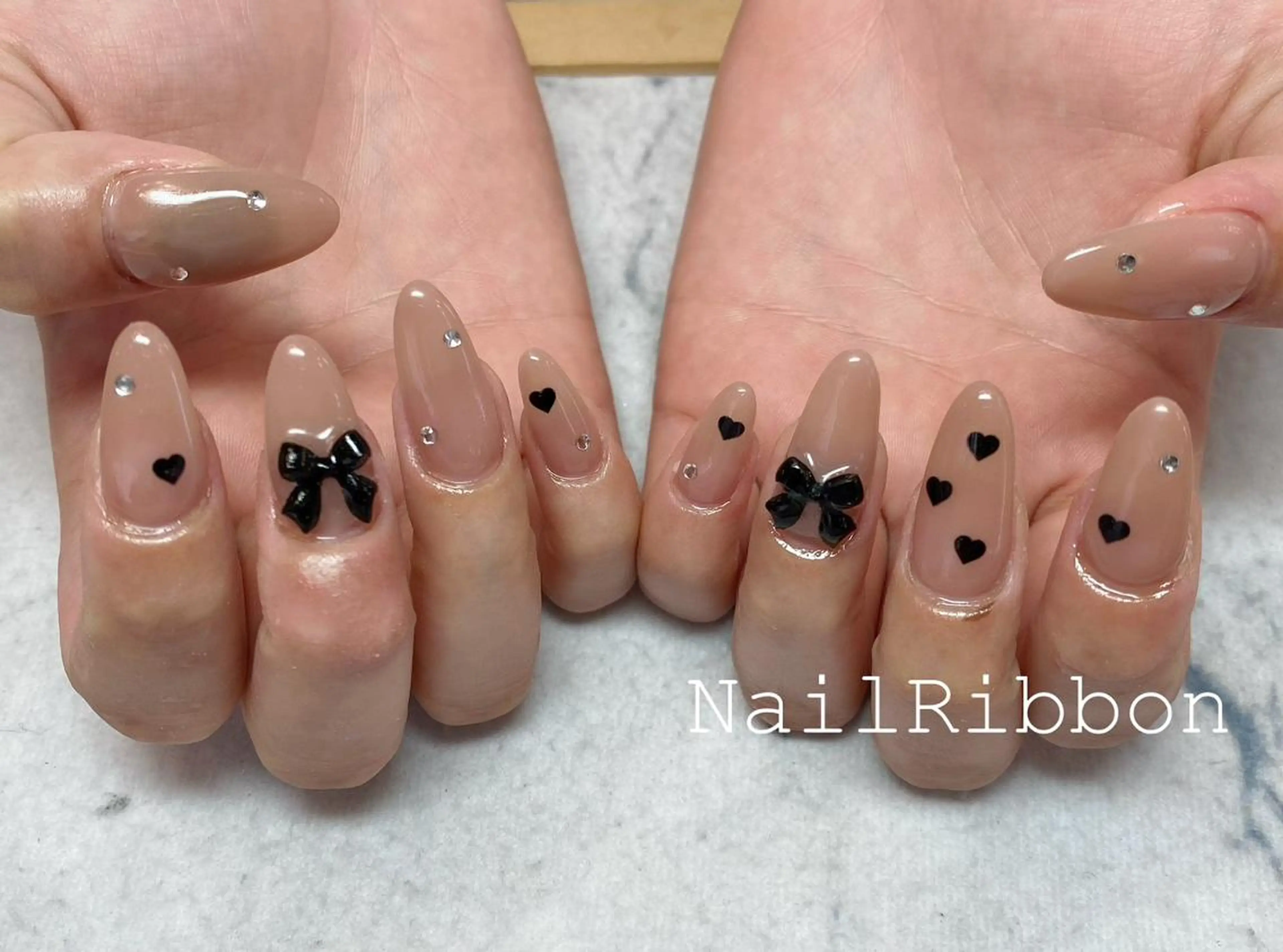 ネイル ネイルリボン 受付スタッフのネイルデザイン