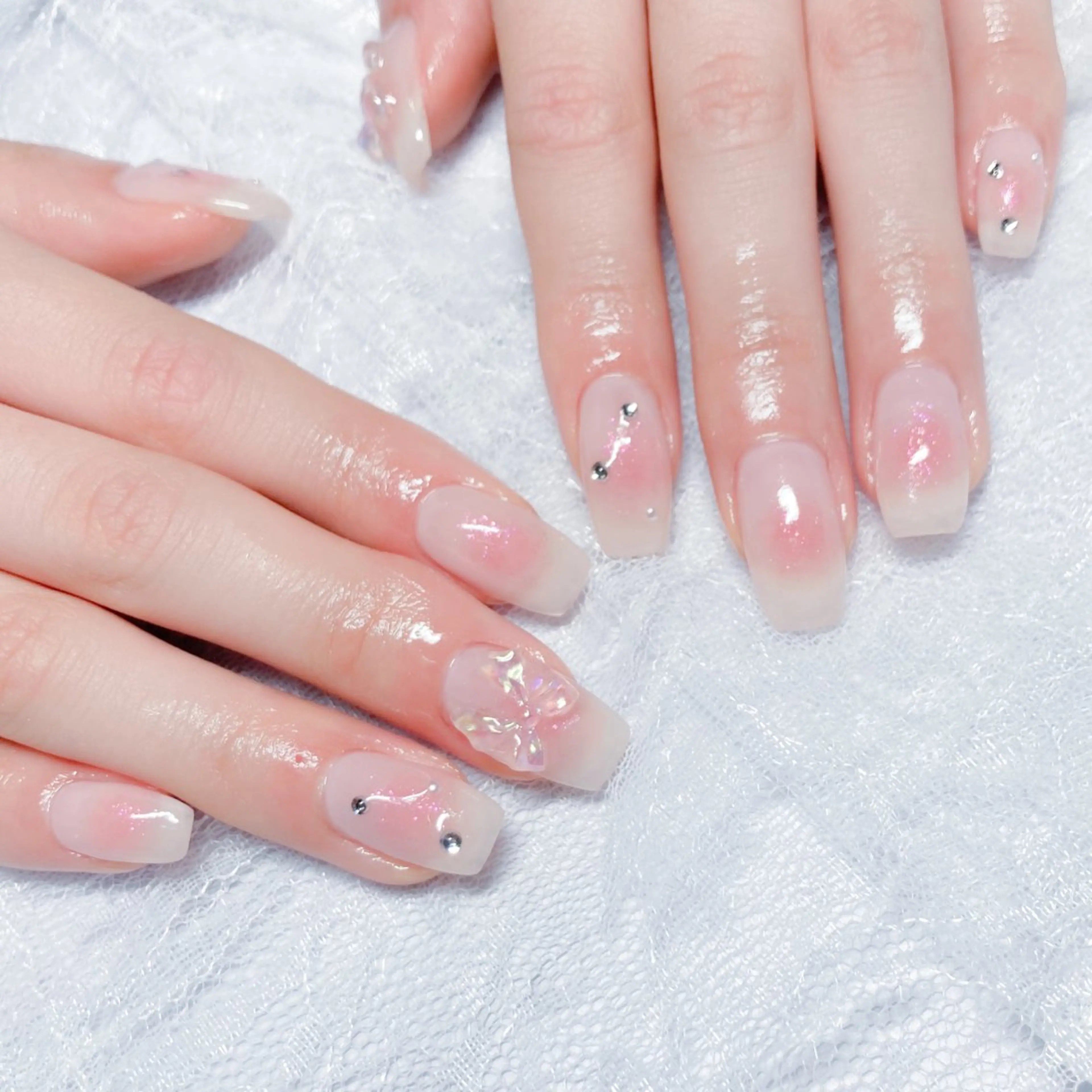 ネイル チークネイル ガーリー キラキラネイル 韓国ネイル 持ち込み ハンドネイル Terrace＋所属・Terrace＋ Nailのネイルデザイン