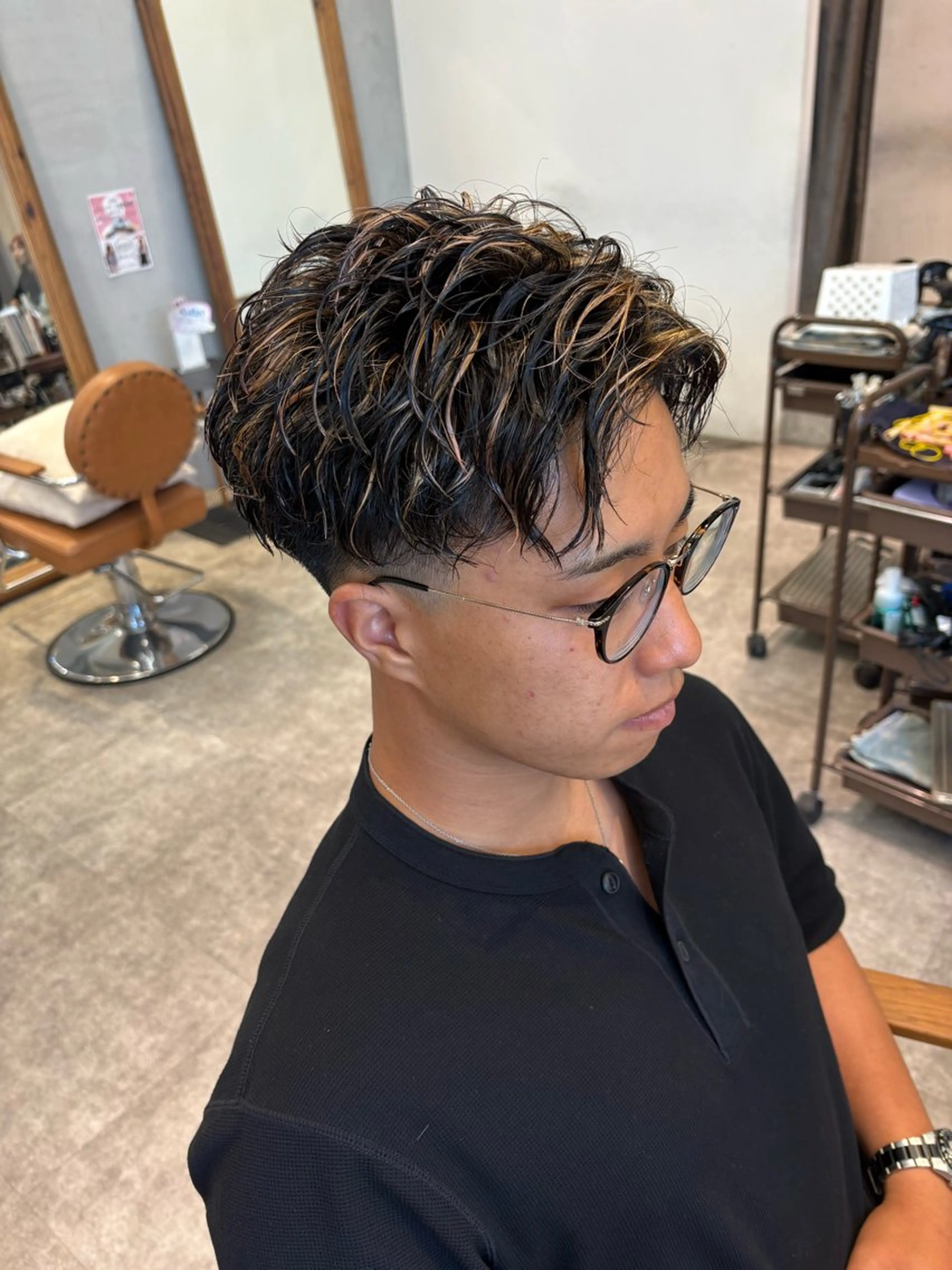 ショート カラー パーマ メンズ オールバック フェードカット メンズハイライト メンズパーマ ハイライトカラー カット ヘアカラー パーマ 中島 耀一朗のヘアスタイル