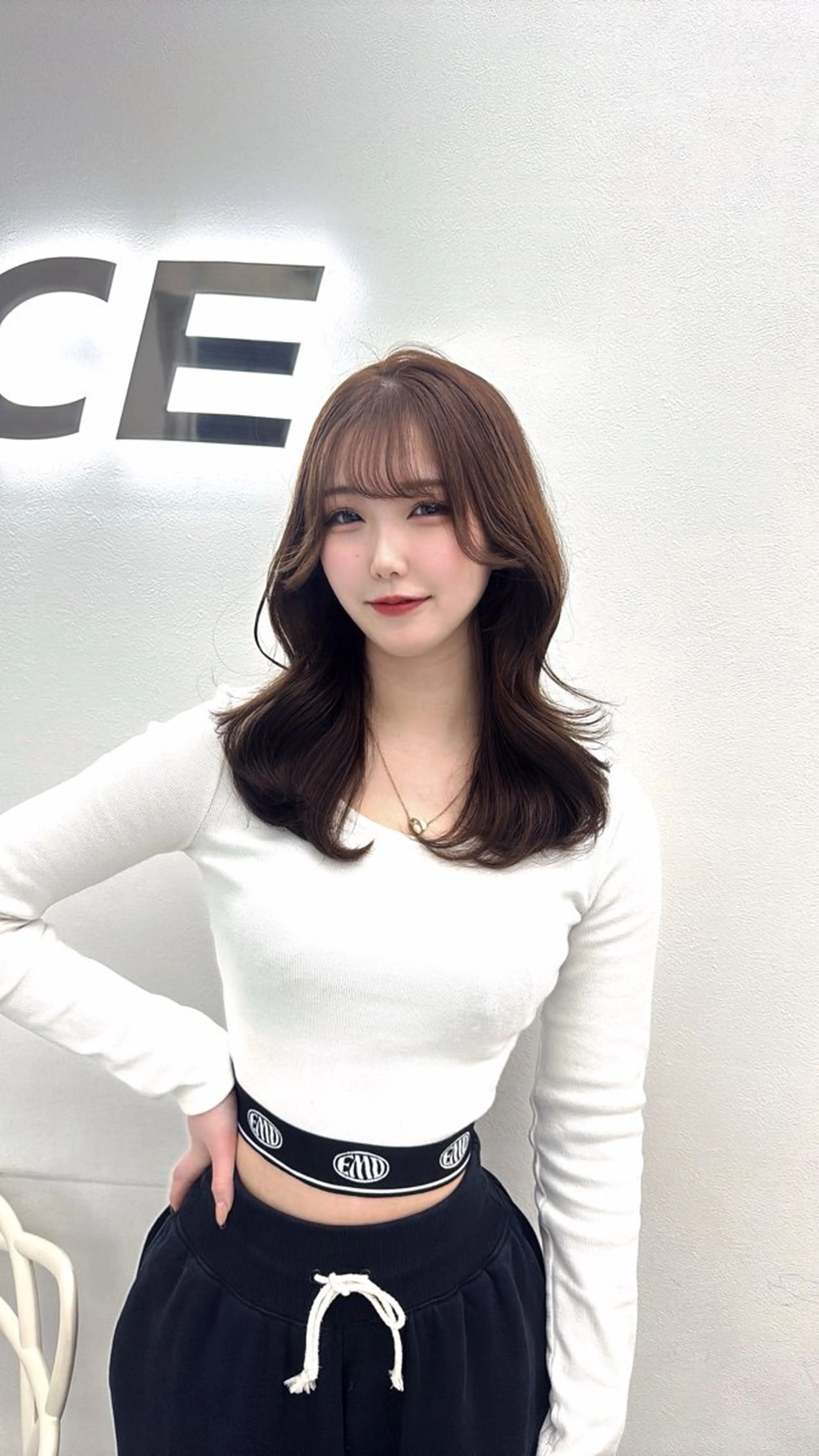 【㊗️ミニモ学割📖学生限定✨】ワンカラー+ケアヒアルロン酸トリートメント🍯+韓国風ツヤ感たっぷりコテ巻き仕上げの写真