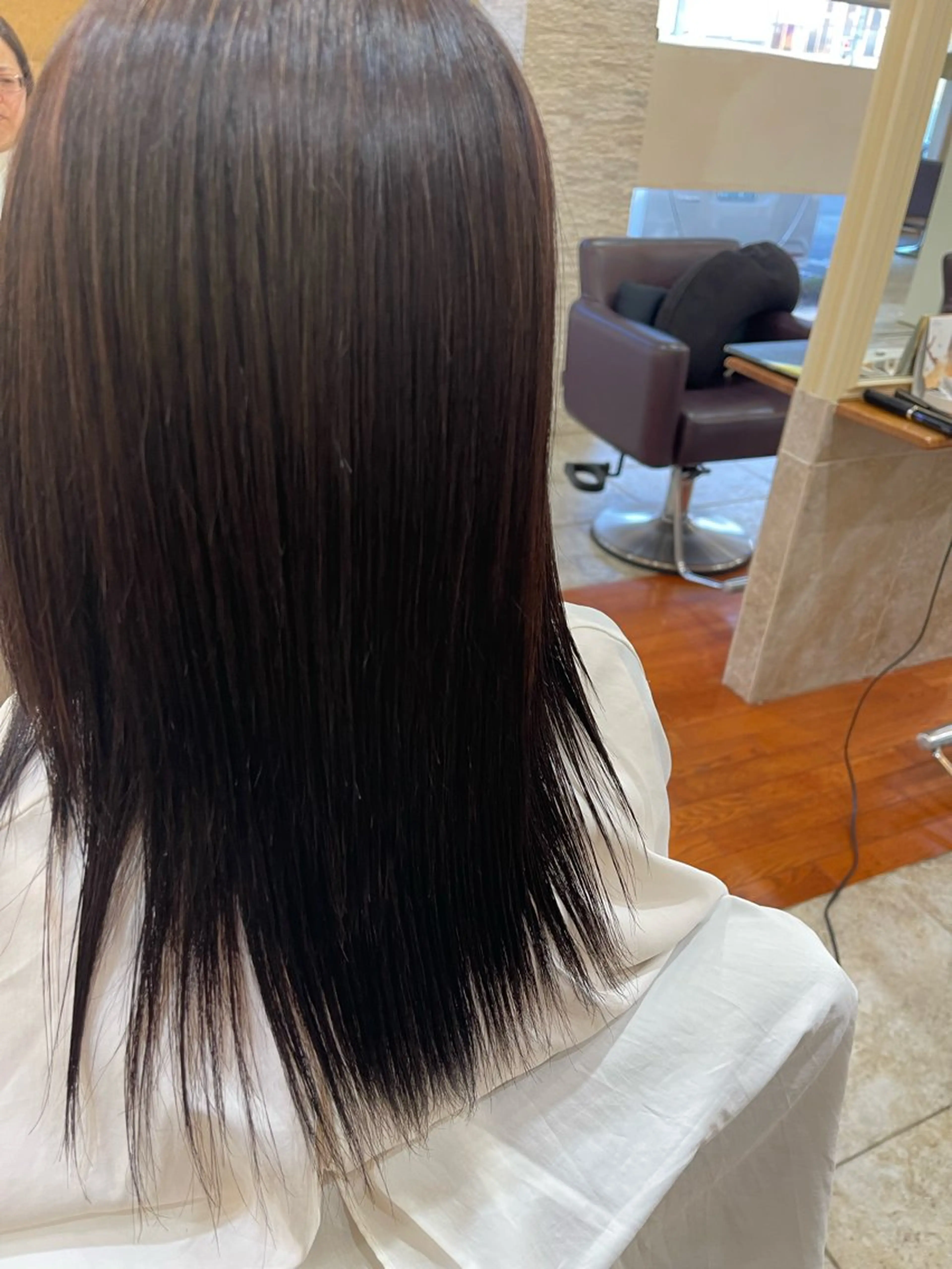 セミロング ヘアカラー VENIRE古川店所属・端野七海 縮毛矯正のヘアスタイル