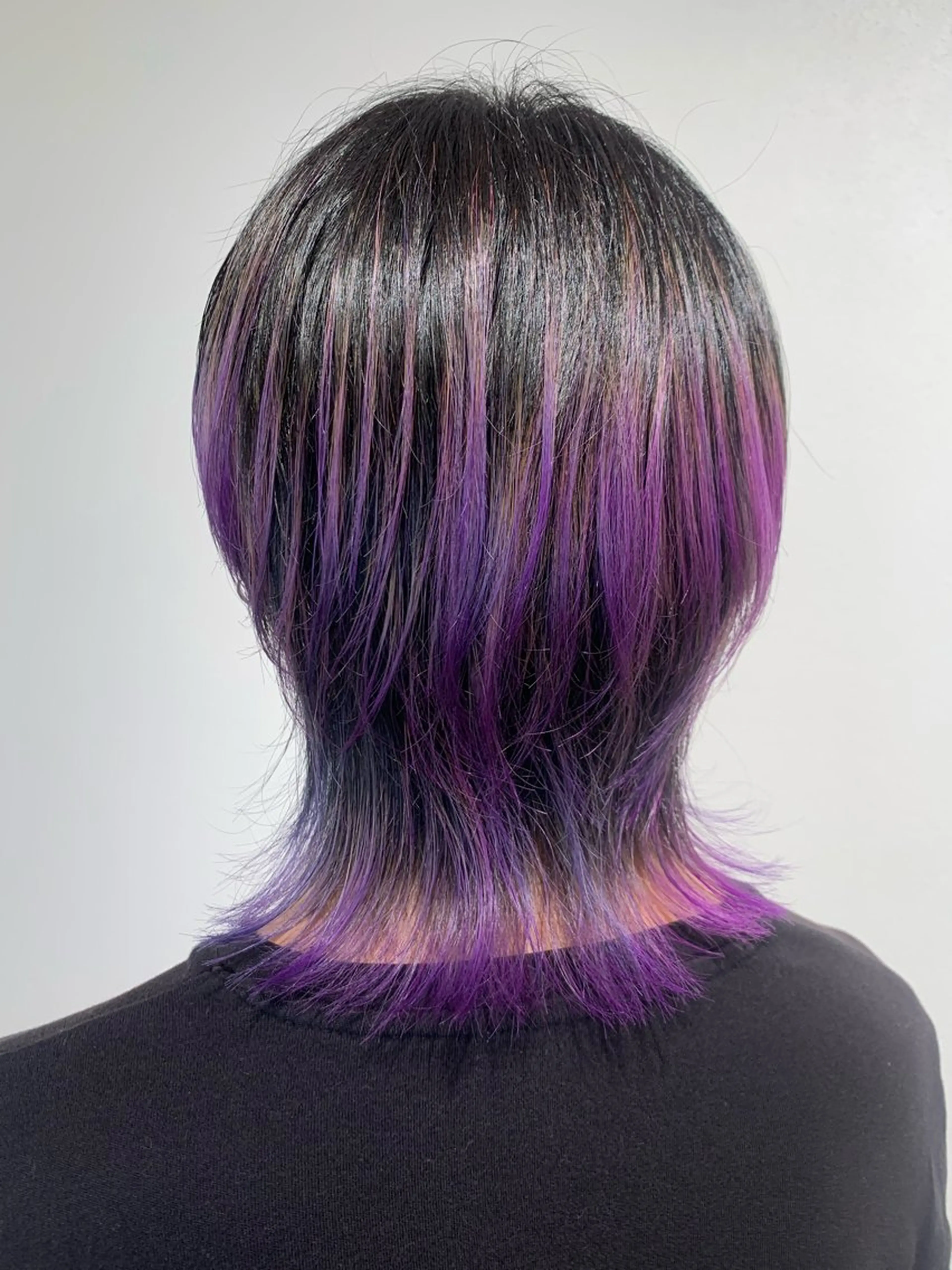 ミディアム カラー ブリーチ パープルカラー ウルフカット カット ヘアカラー 佐々木 有彩のヘアスタイル