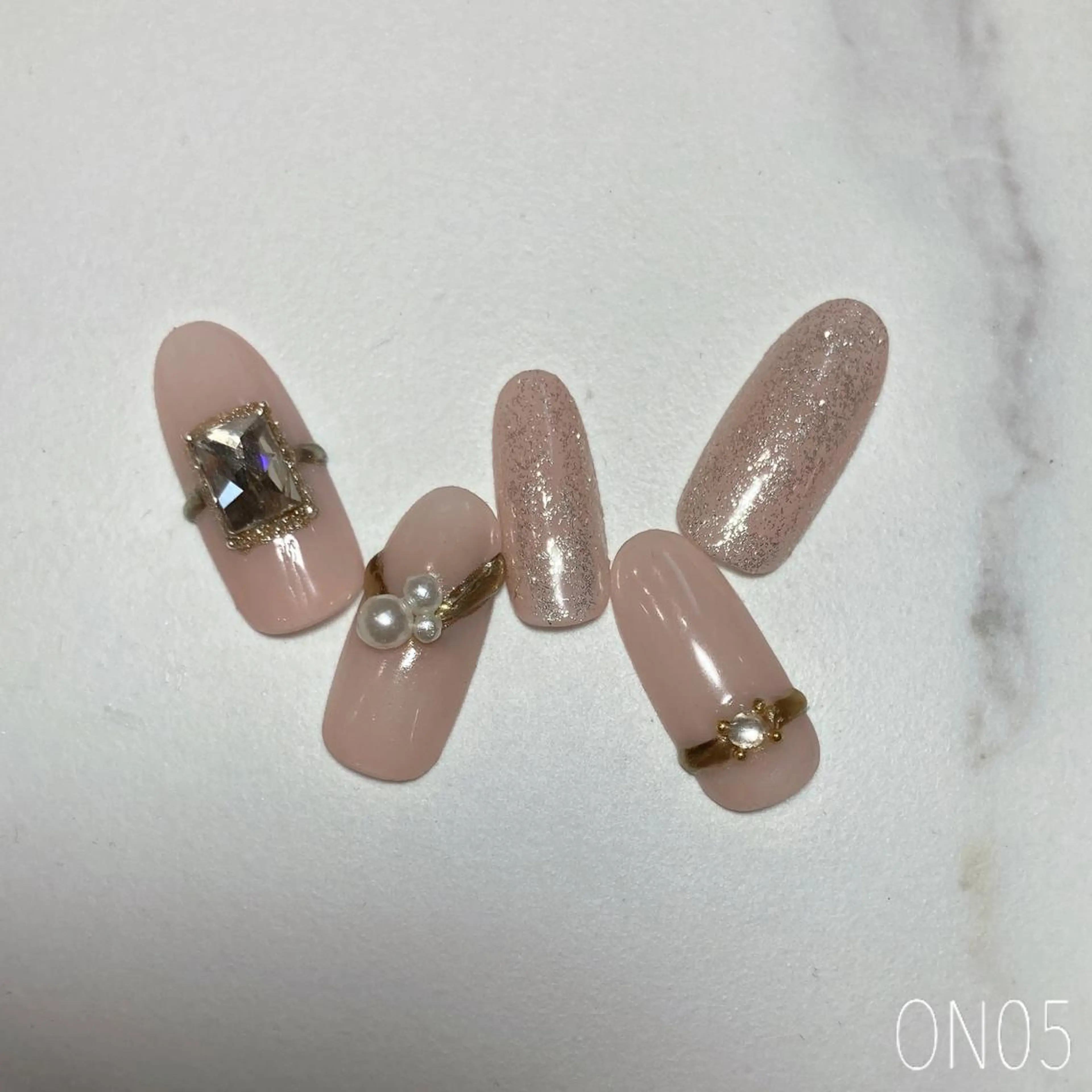 ネイル 園 寛子 （ネイリスト）のネイルデザイン