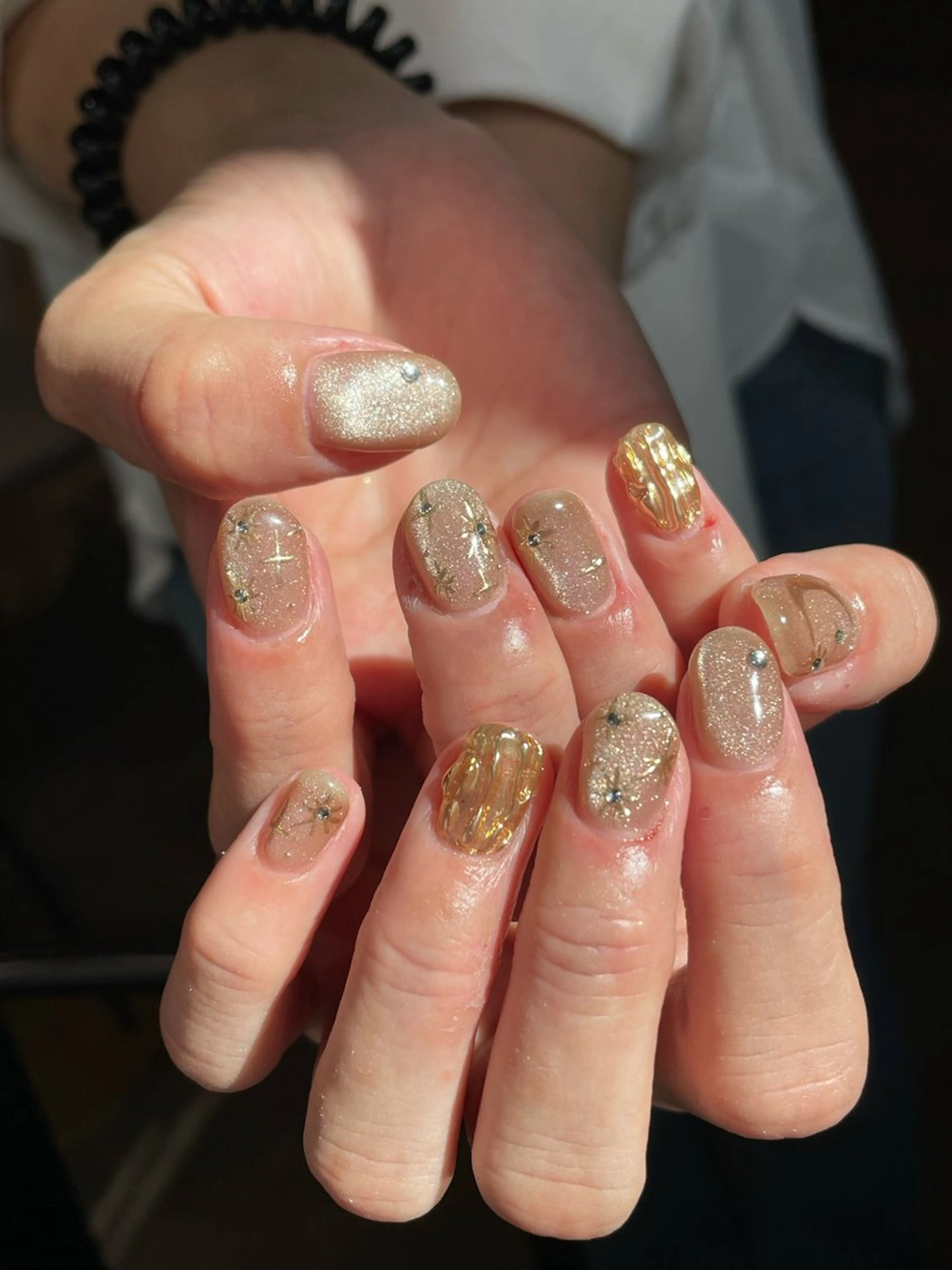 ネイル マグネットネイル ミラーネイル ハンドネイル ナチュラル透明感🌱 小山美樹子のヘアスタイル