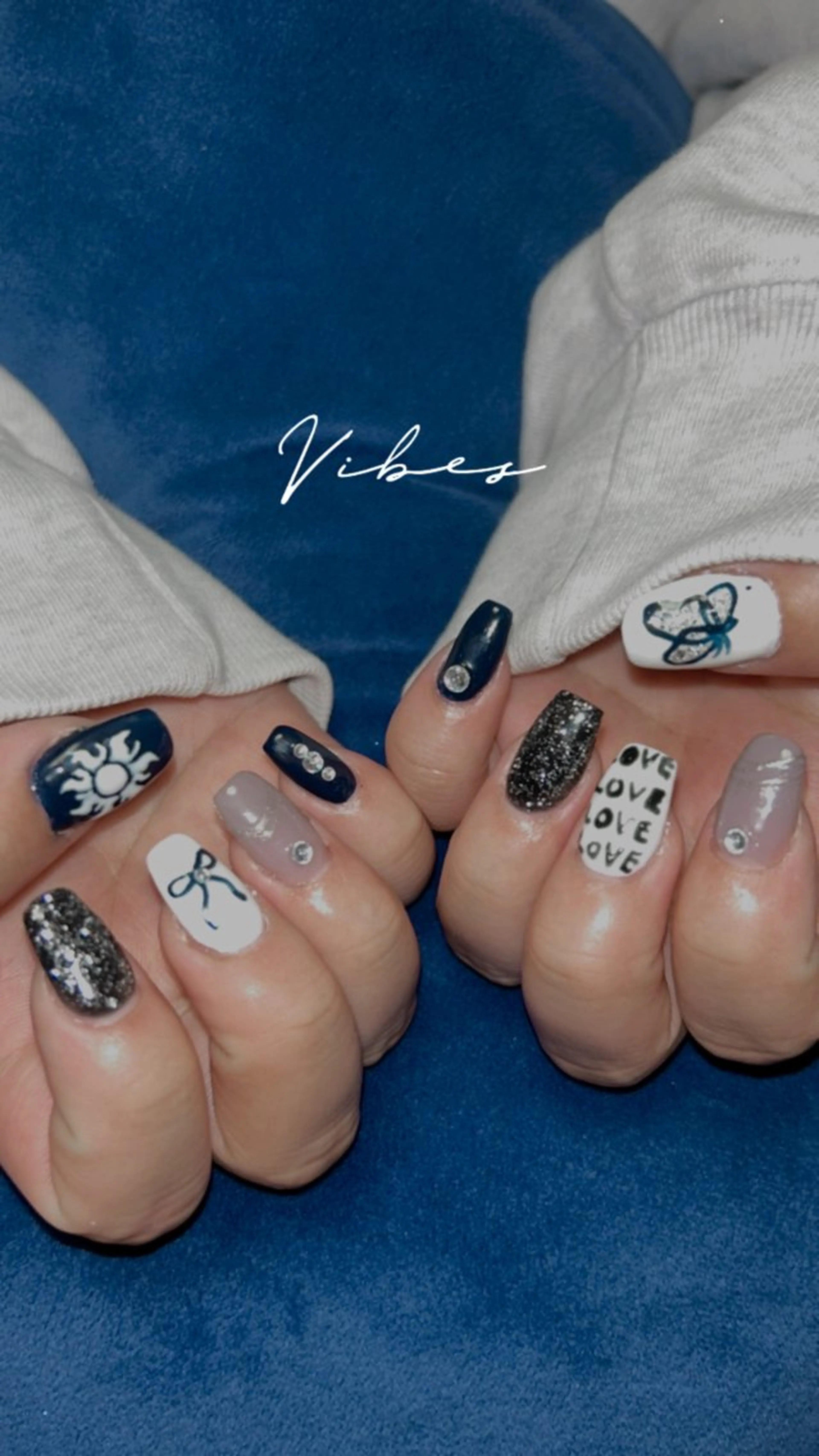 ネイル ブルー 長さ出し ラメ(グリッター) フォルビチローロ所属・moritou harunaのネイルデザイン