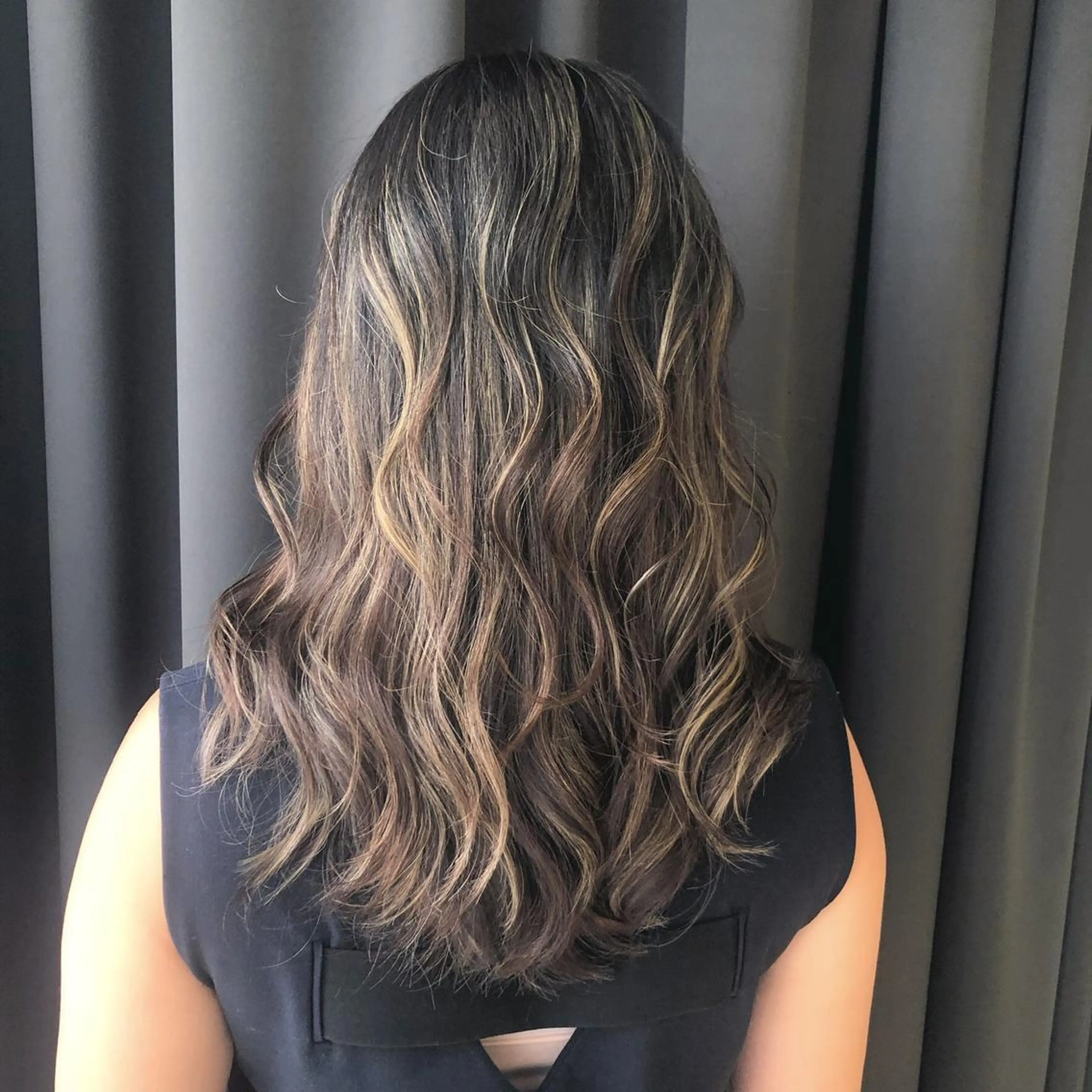 ロング カラー ブラウンカラー ハイライトカラー ハイライト ORIKA 美容室のヘアスタイル