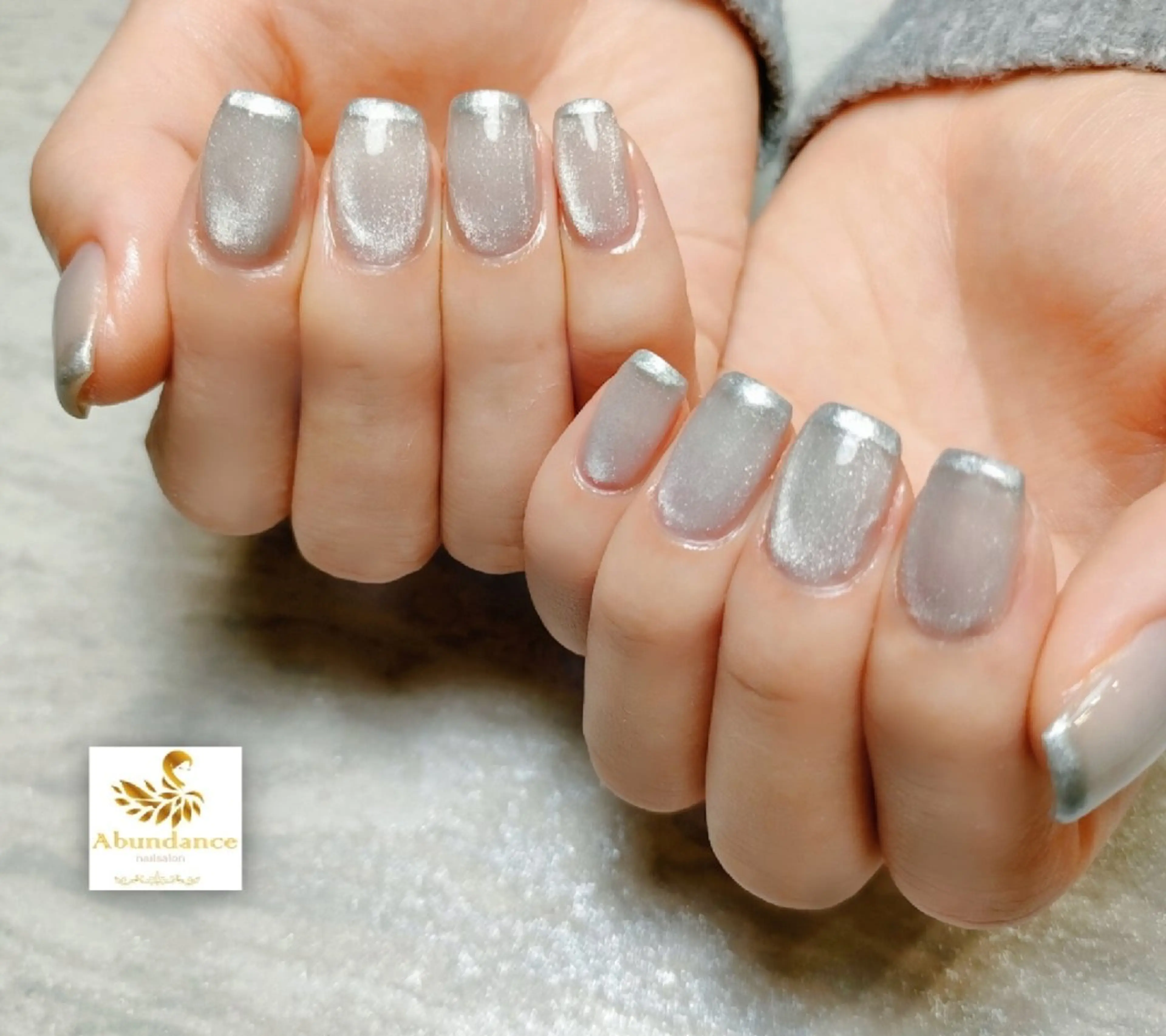 ネイル マグネットネイル ミラーネイル オフィスネイル シルバー ハンドネイル 完全予約制個室サロン Abundancesのネイルデザイン