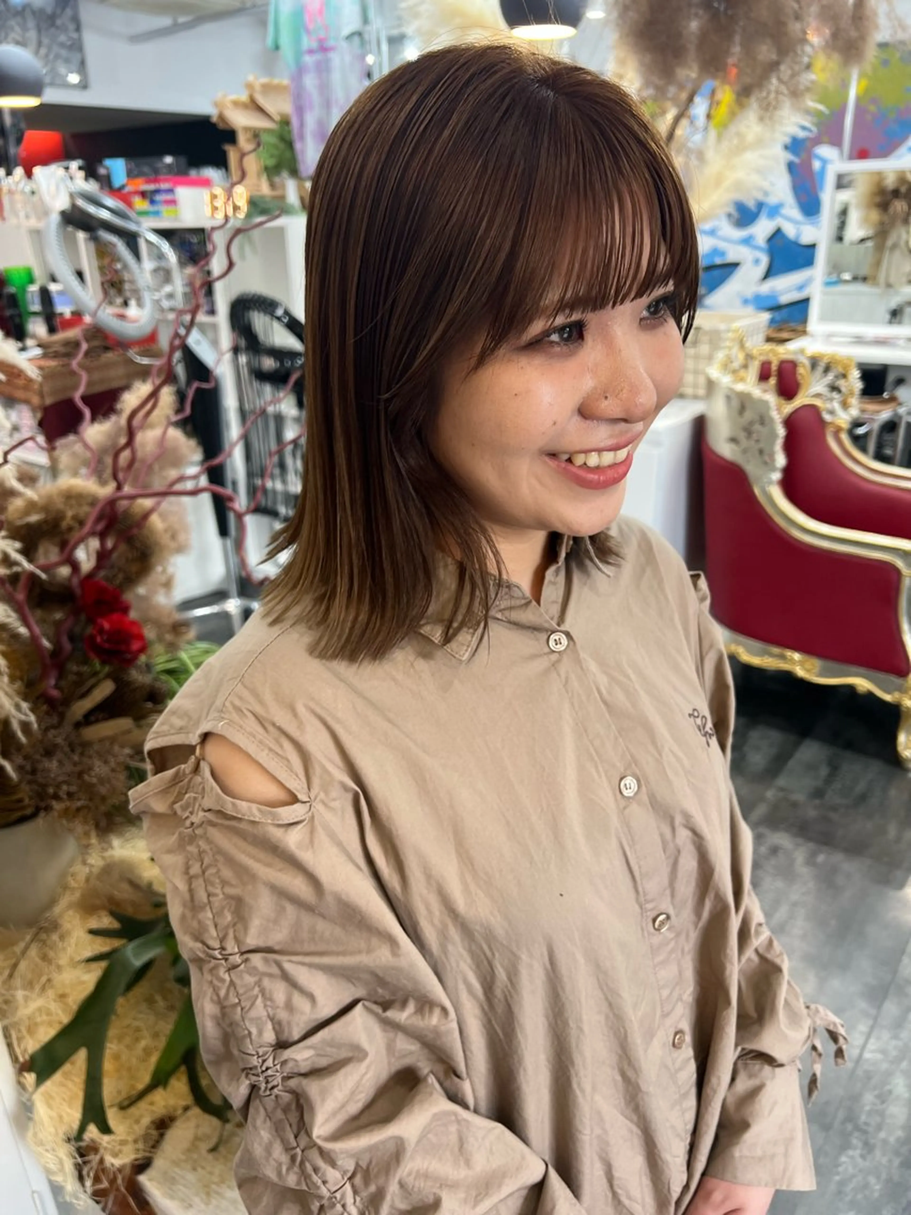 ミディアム カラー ベージュカラー LOMARLIE JURIAのヘアスタイル